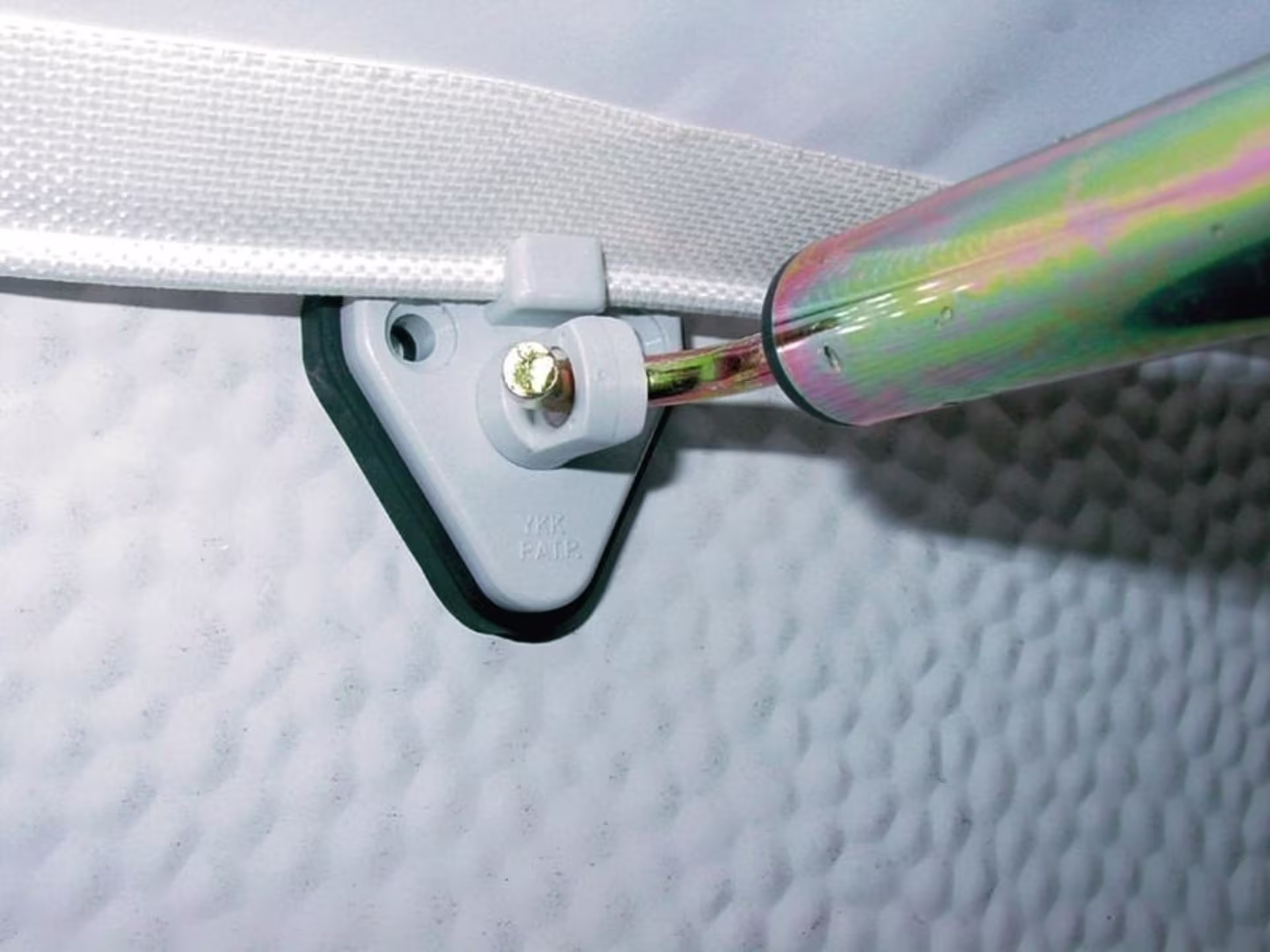 Système de fixation sans vis pour auvents - fixation sans perçage