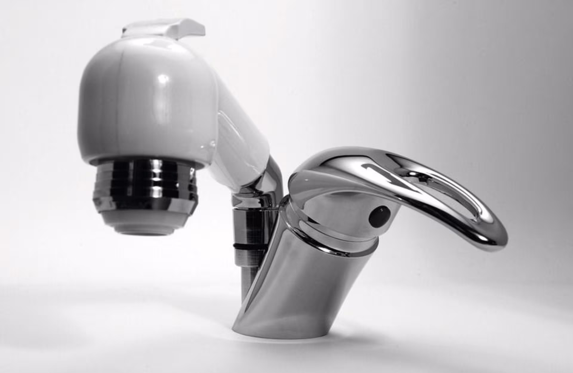Wasserhahn und Duschset Kombination