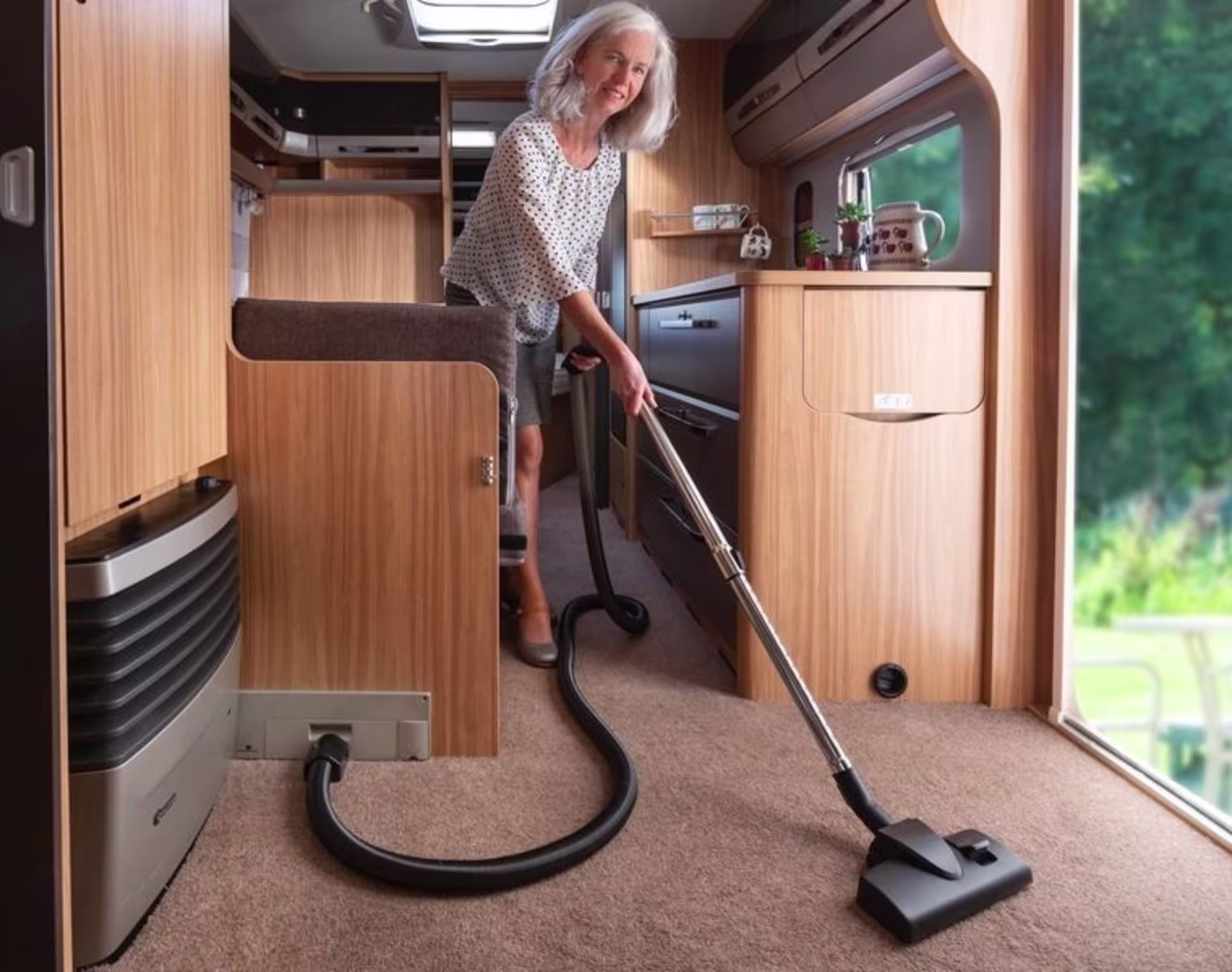 Einbau-Staubsauger mit ausziehbarem Schlauch - 650W