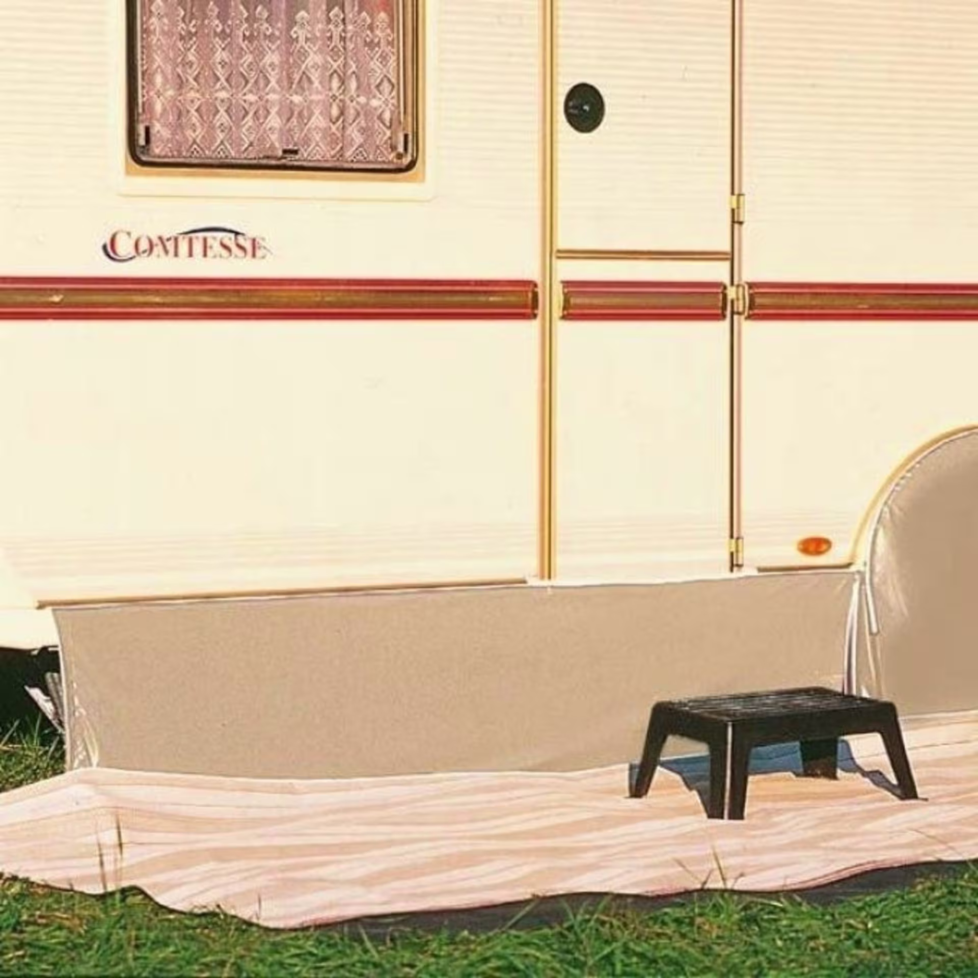 Tablier pour camping-cars et caravanes