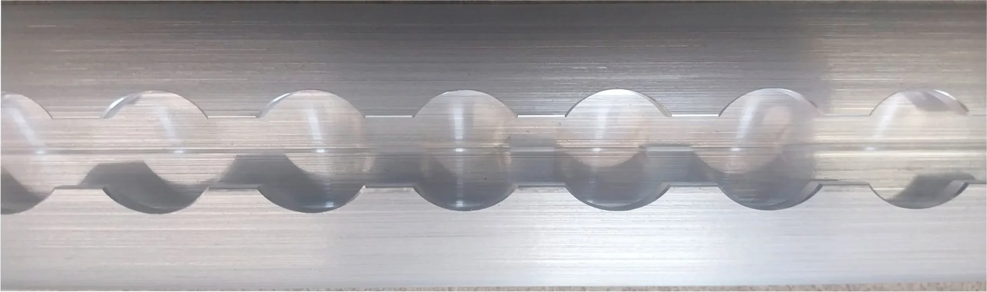 Alu-Zurrschiene halbrund (2000 x 50 x 11,5 mm)