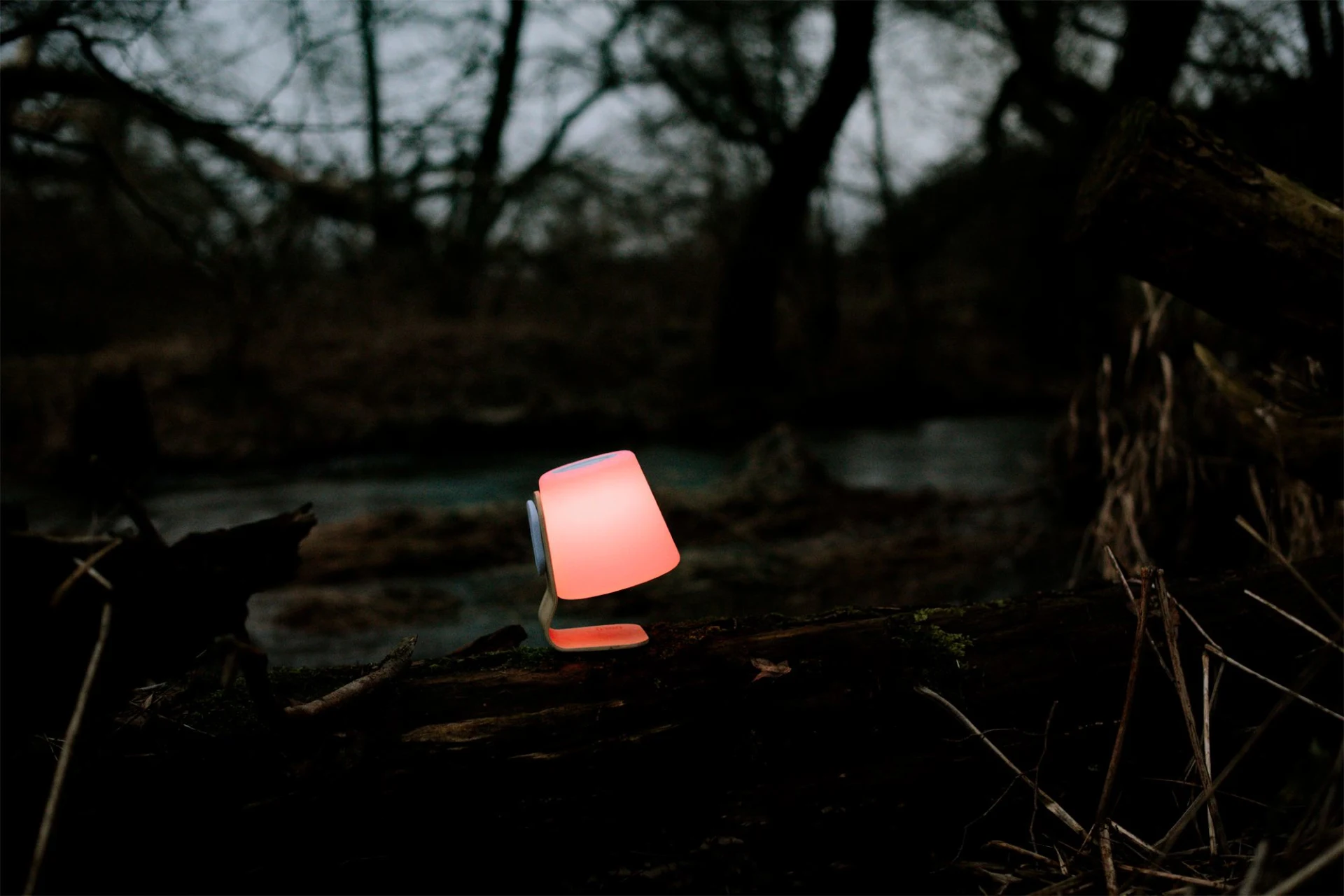 Lampe de table d'extérieur Rebel avec haut-parleur Bluetooth et batterie rechargeable