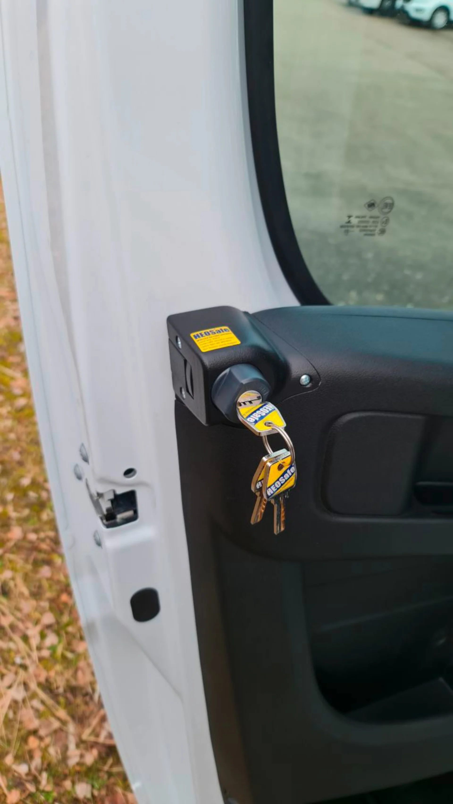 Sécurité de porte pour Fiat Ducato à partir de 09/2021 avec bouton rotatif et une serrure supplémentaire à fermeture identique supplémentaire