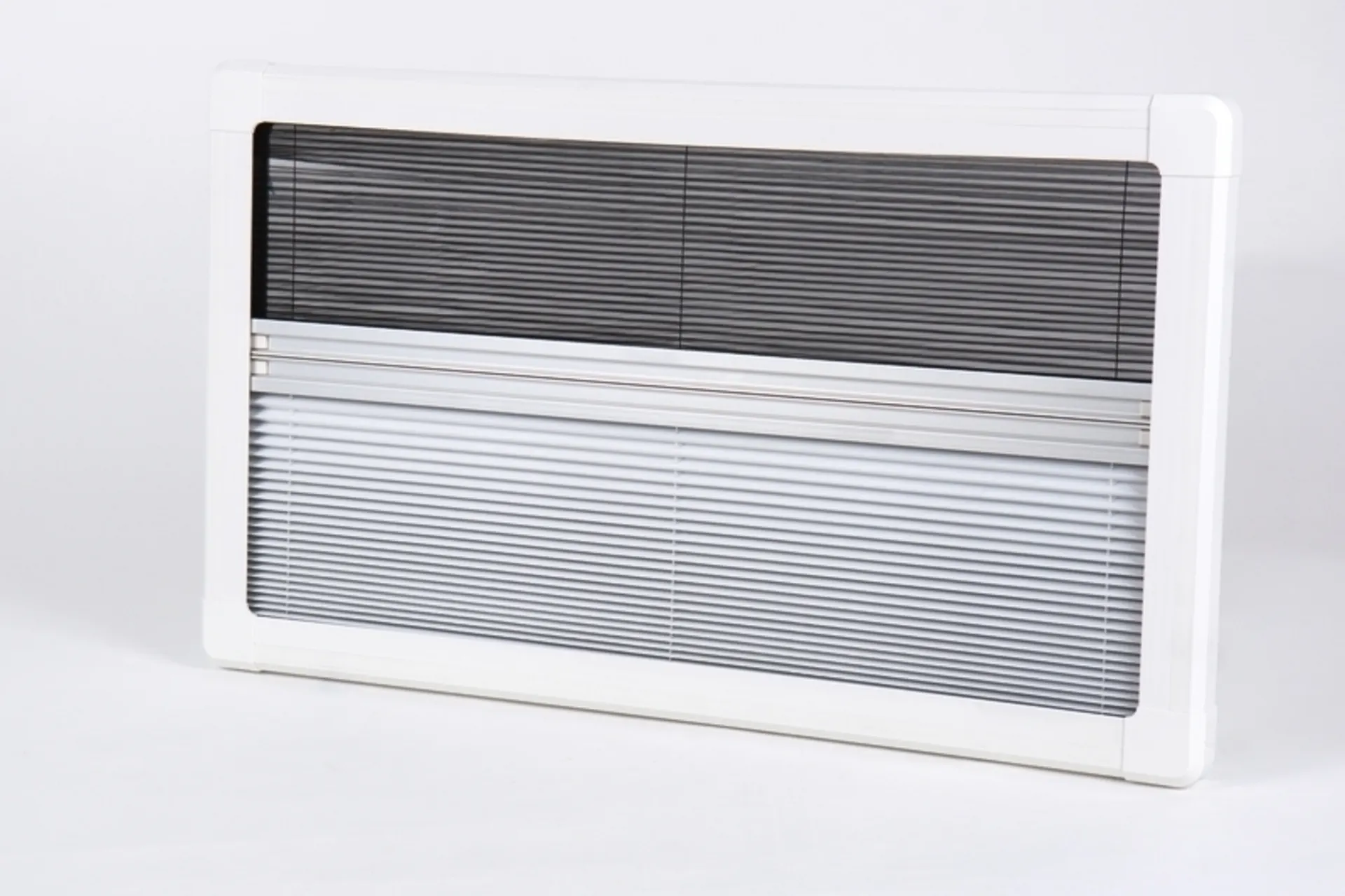 Store intérieur avec occultation et moustiquaire pour fenêtre Carbest RW Compact 700x450