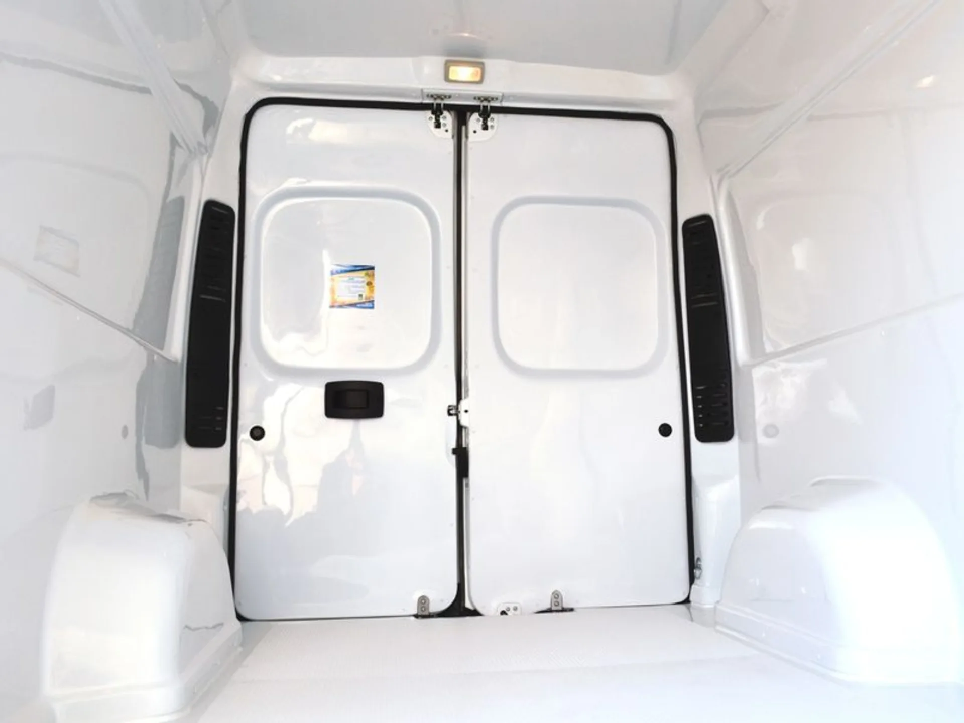 Fiat Ducato Innenverkleidung in Weiss für Hecktüren und Seitenwände