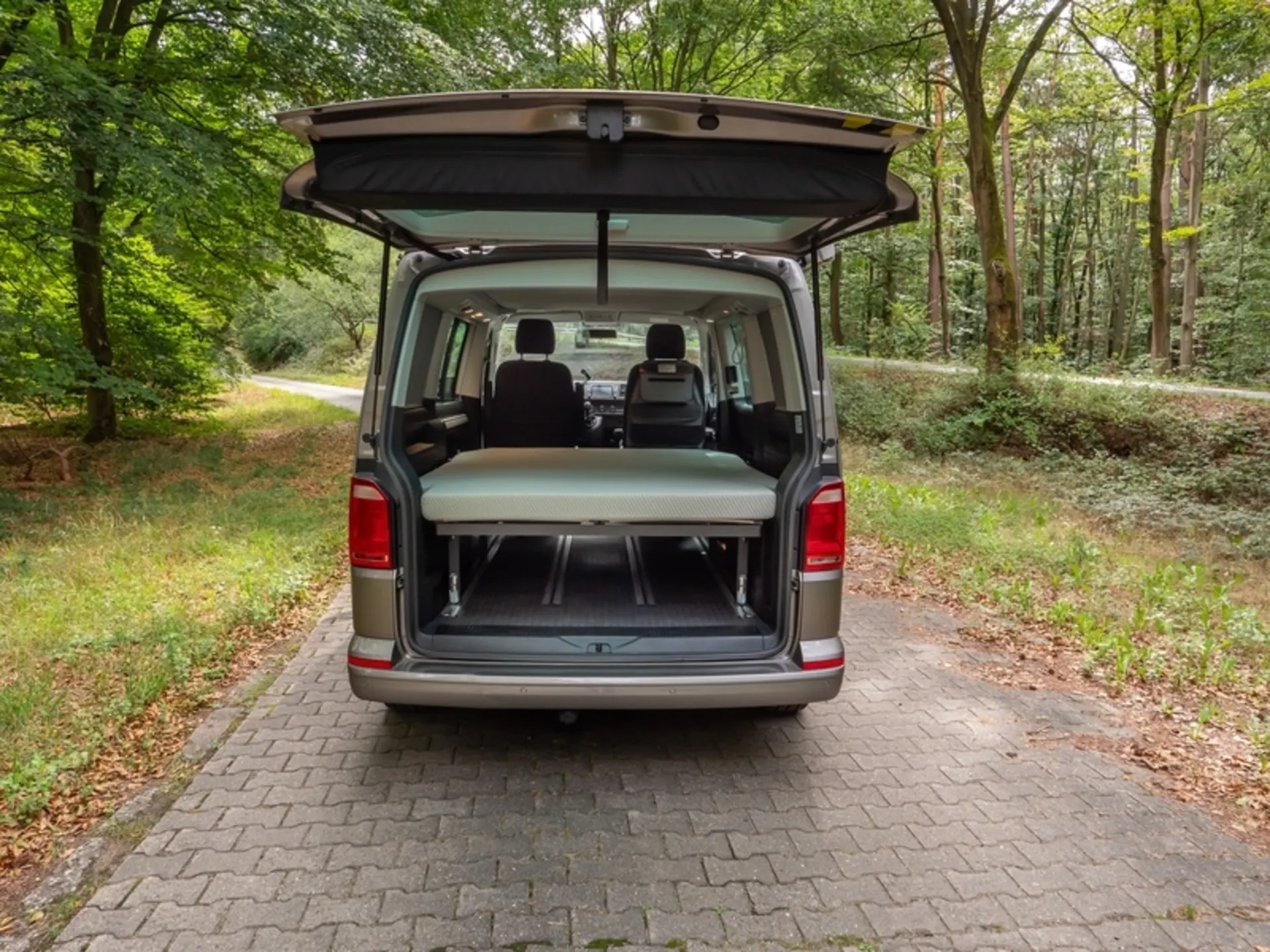 Reimo Komfortbett für VW T6.1 / T6 / T5 Multivan und California Beach