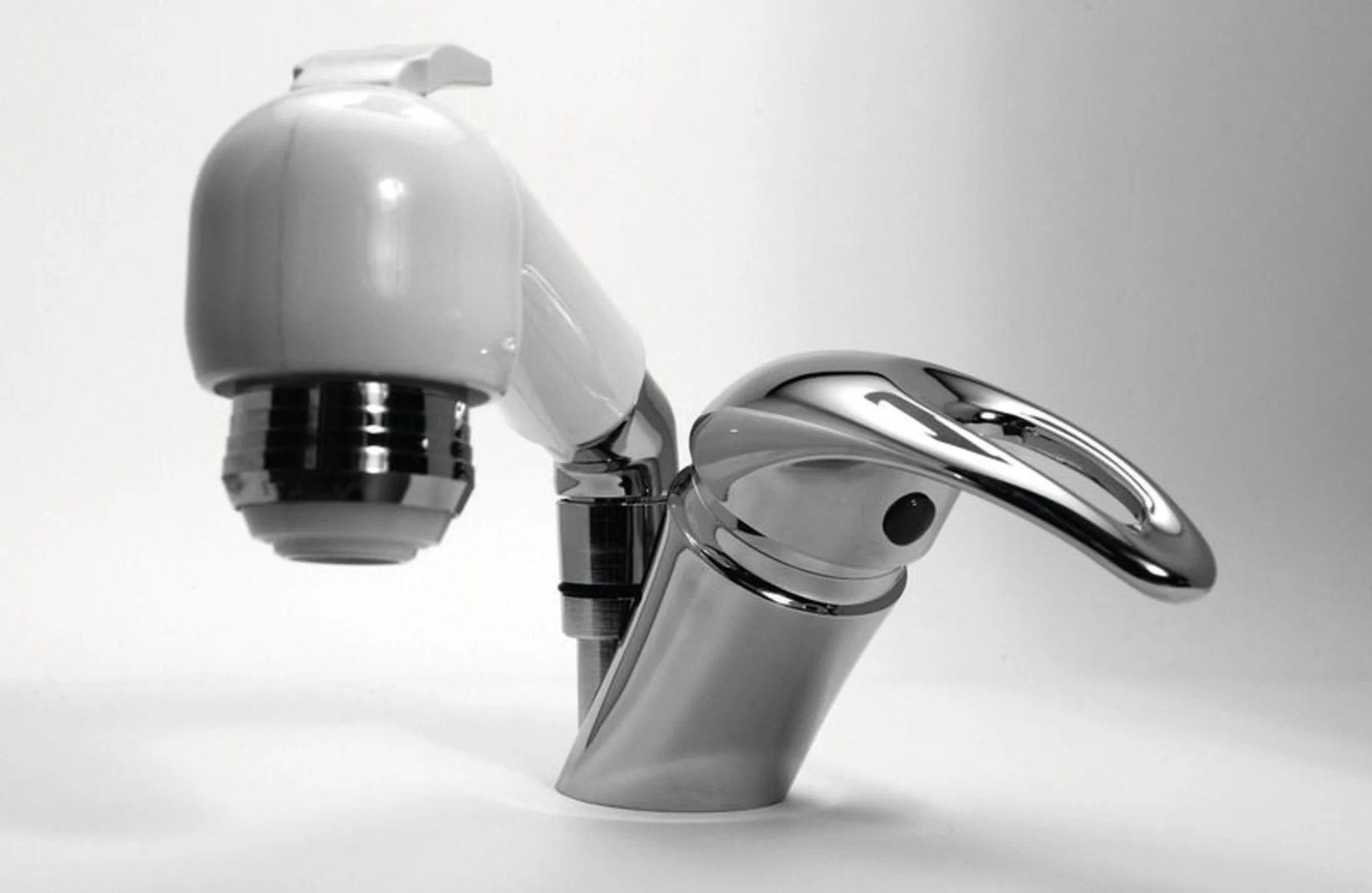 Wasserhahn und Duschset Kombination