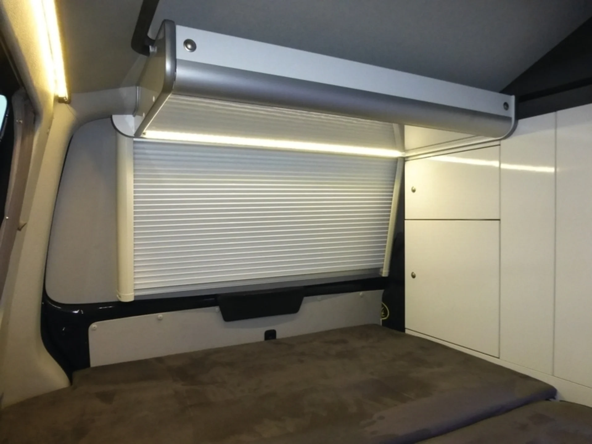 Verdunkelungssystem für S7P Fenster 960x450mm Verdunkelungssystem für S7P Fenster 960x450mm