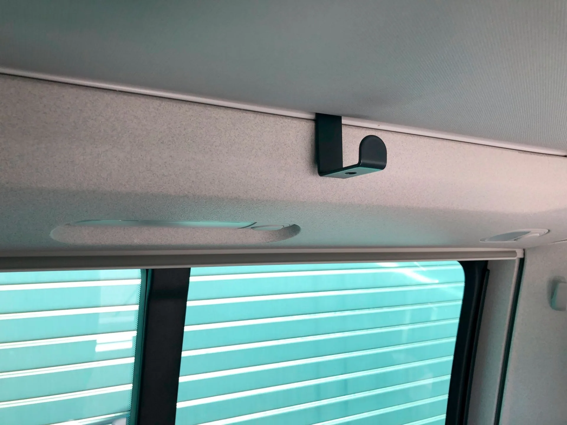 Crochets BusBoxx pour barres de toit VW T5 / T6 / T6.1 (Coast / Ocean / Beach) - 2 pièces Crochets BusBoxx pour barres de toit VW T5 / T6 / T6.1 (Coast / Ocean / Beach) - 2 pièces