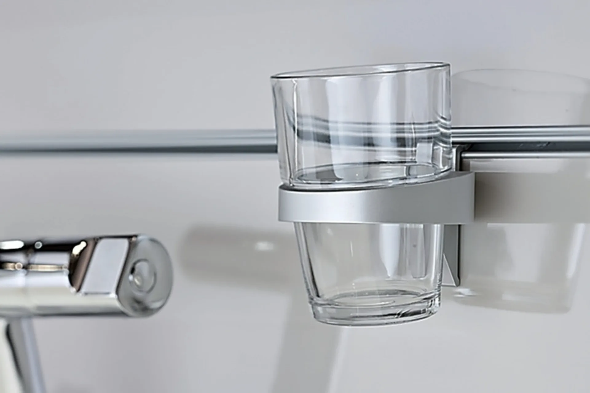 Glashalter Aluminium, silber, für 1 Glas oder Becher