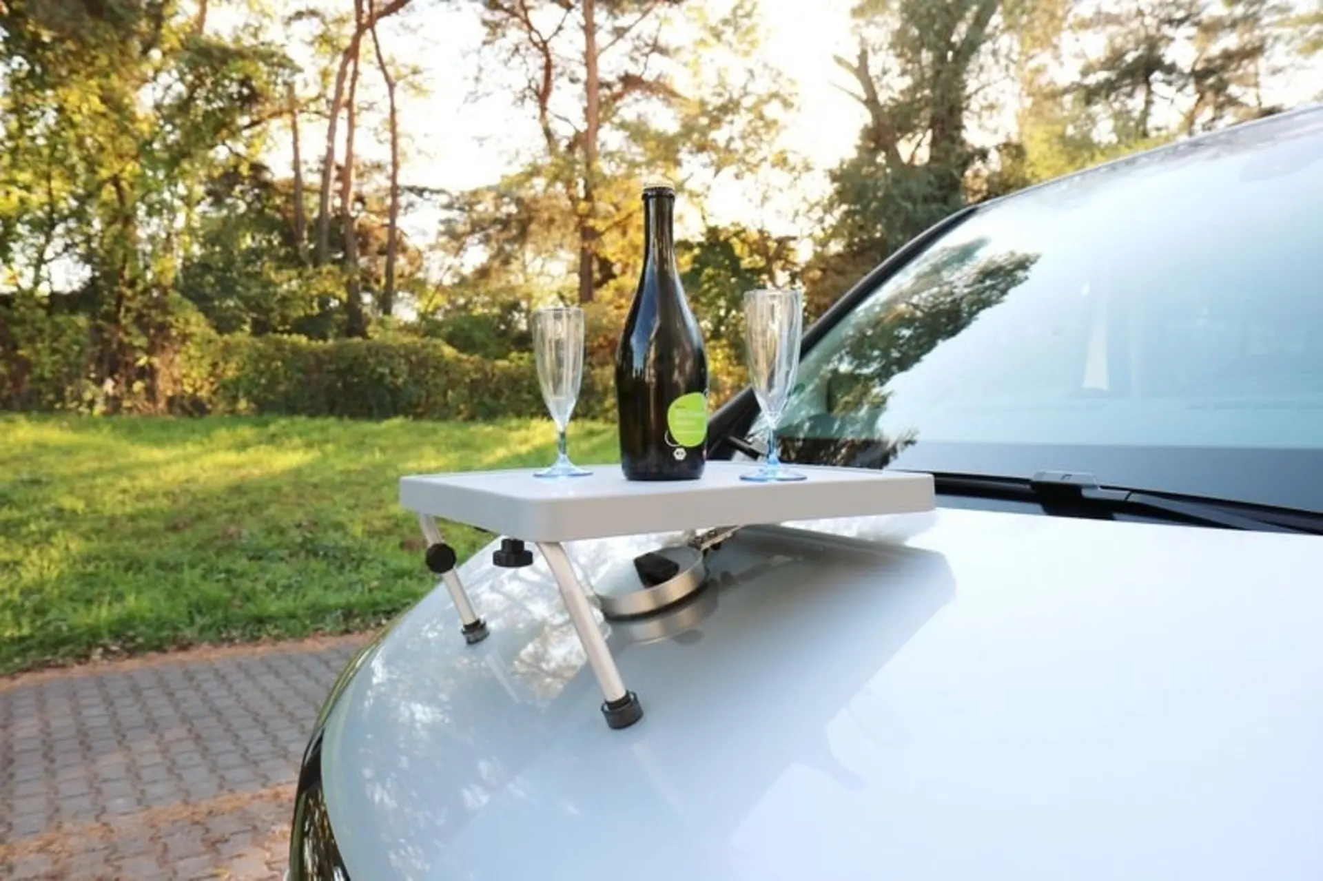 Multifix Motorhaubentisch mit Klappsaugerbefestigung