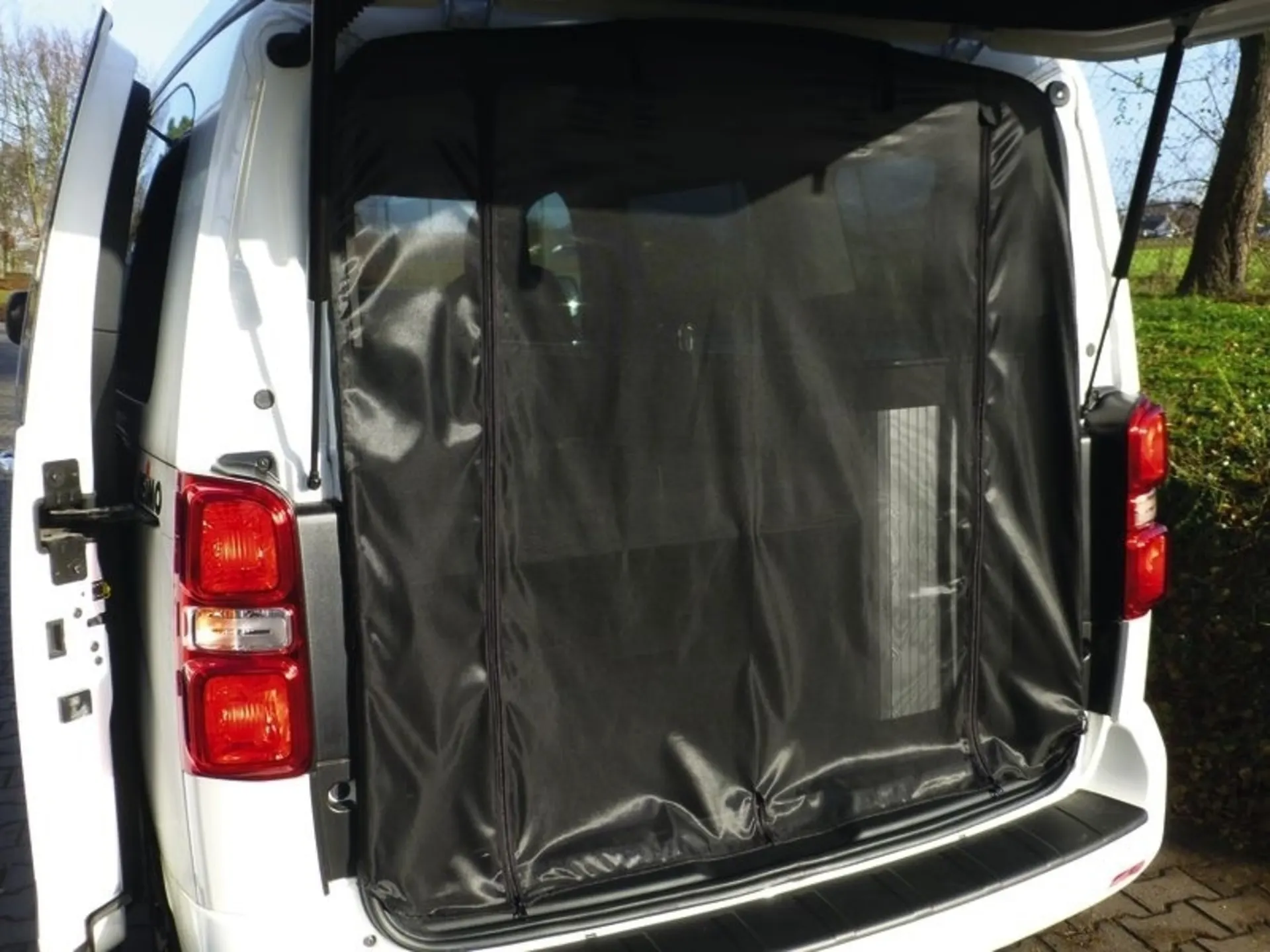 Moskitonetz für Heckklappe - passend für Citroen Spacetourer, Peugeot Traveller, Toyota Proace Verso und Opel Zafira Life/Vivaro C