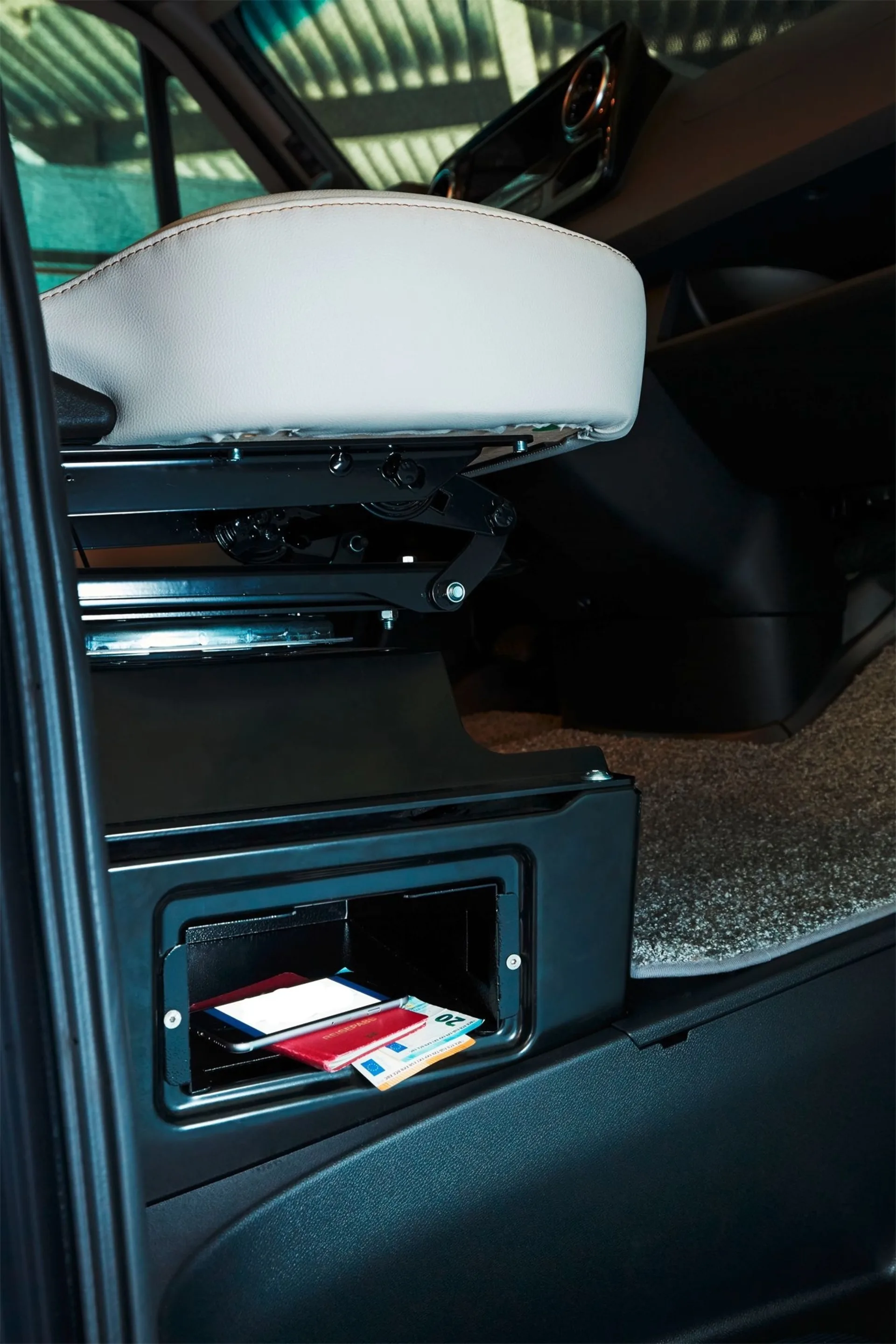 Mobil-Safe Sitzkonsolen-Safe / Wertfach mit Kasten für Mercedes Sprinter