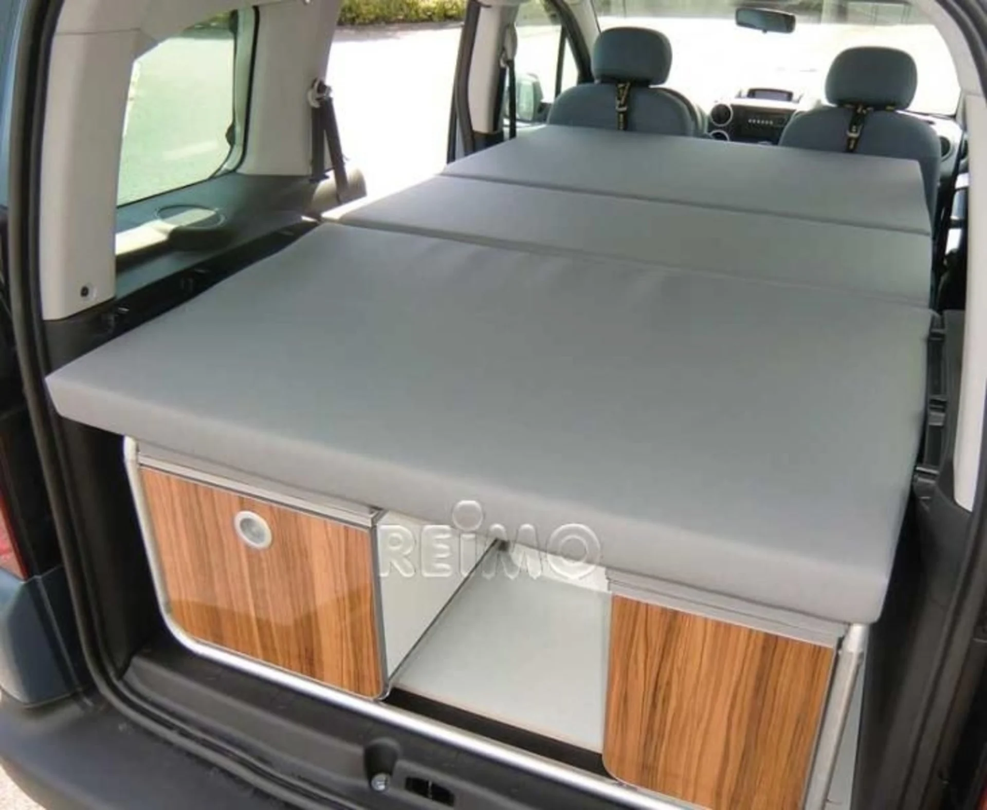 VW Caddy Active Bett für 2 Personen mit Lattenrost, Polstern und Bezügen