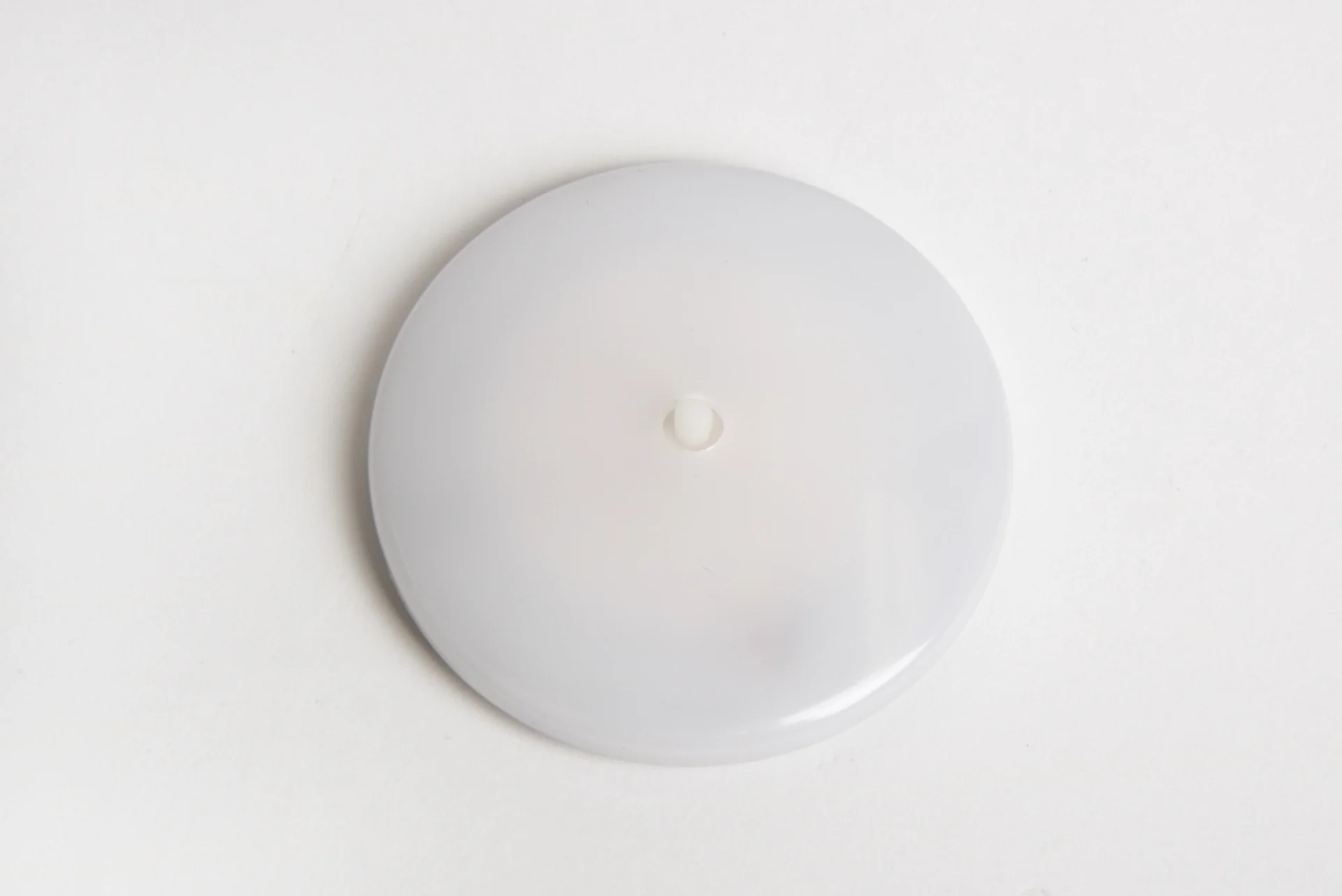 Applique murale et plafonnier LED Carbest au design rond avec lumière blanche opale (75 mm) Applique murale et plafonnier LED Carbest au design rond avec lumière blanche opale (75 mm)