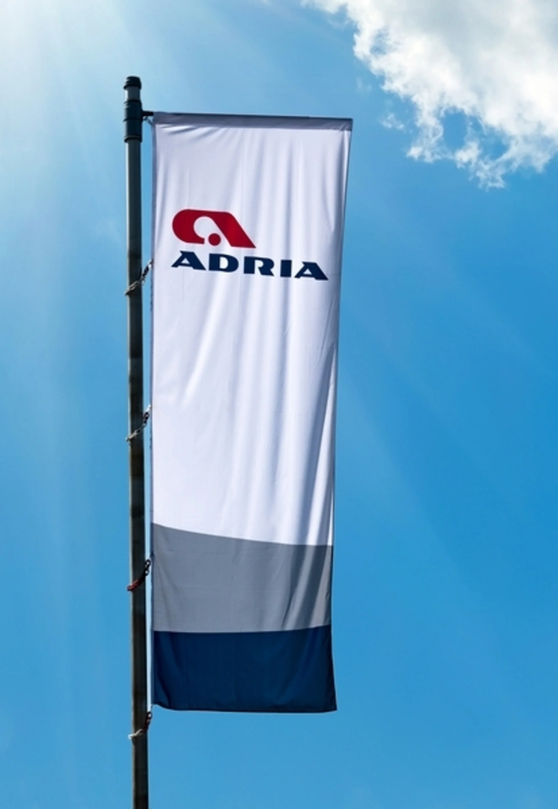 Drapeau Adria 1.2 x 3.6m en bleu (saison 2018-2020)