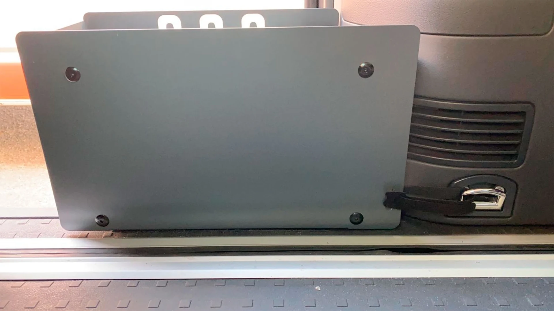 BusBoxx shoeBOXX VW T5 / T6 Schuhregal für Beifahrerseite