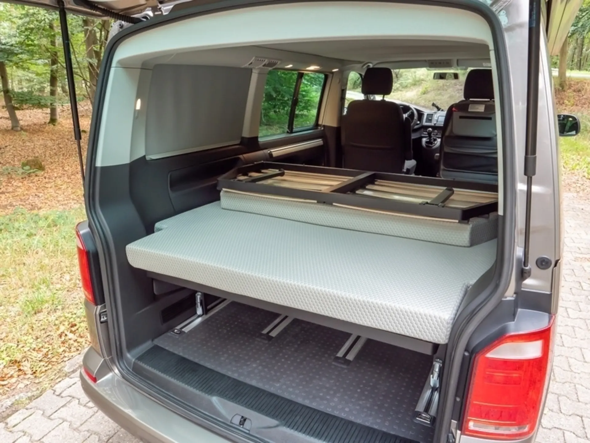 Reimo Komfortbett für VW T6.1 / T6 / T5 Multivan und California Beach