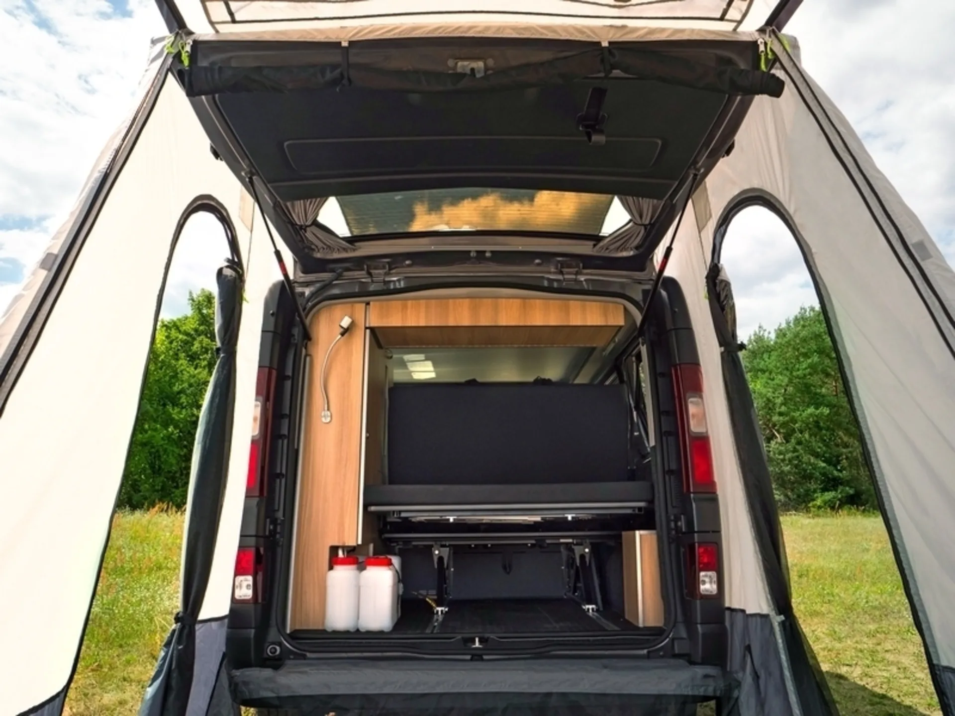 également utilisable pour Citroën Spacetourer / Jumper, Campster, Peugeot Traveller / Expert, Toyota Proace (tous à partir de l'année 2005), Ford Transit Custom, Fiat Talento, Nissan NV300, ainsi que Opel Vivaro / Vivaro C et Zafira Life> 09/2019 également utilisable pour Citroën Spacetourer / Jumper, Campster, Peugeot Traveller / Expert, Toyota Proace (tous à partir de l'année 2005), Ford Transit Custom, Fiat Talento, Nissan NV300, ainsi que Opel Vivaro / Vivaro C et Zafira Life> 09/2019