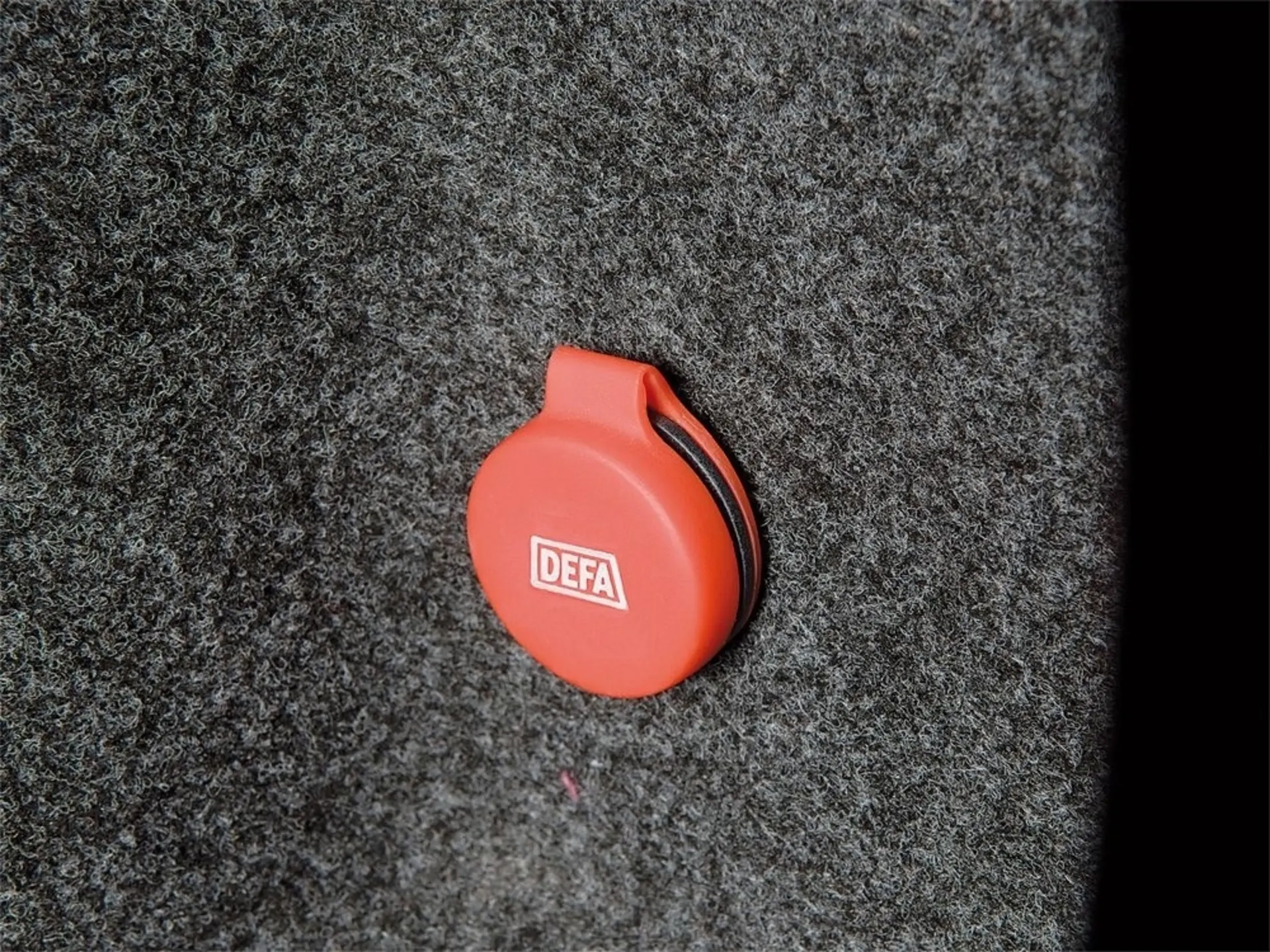 DEFA - Batterieladegerät 12 V 8 A