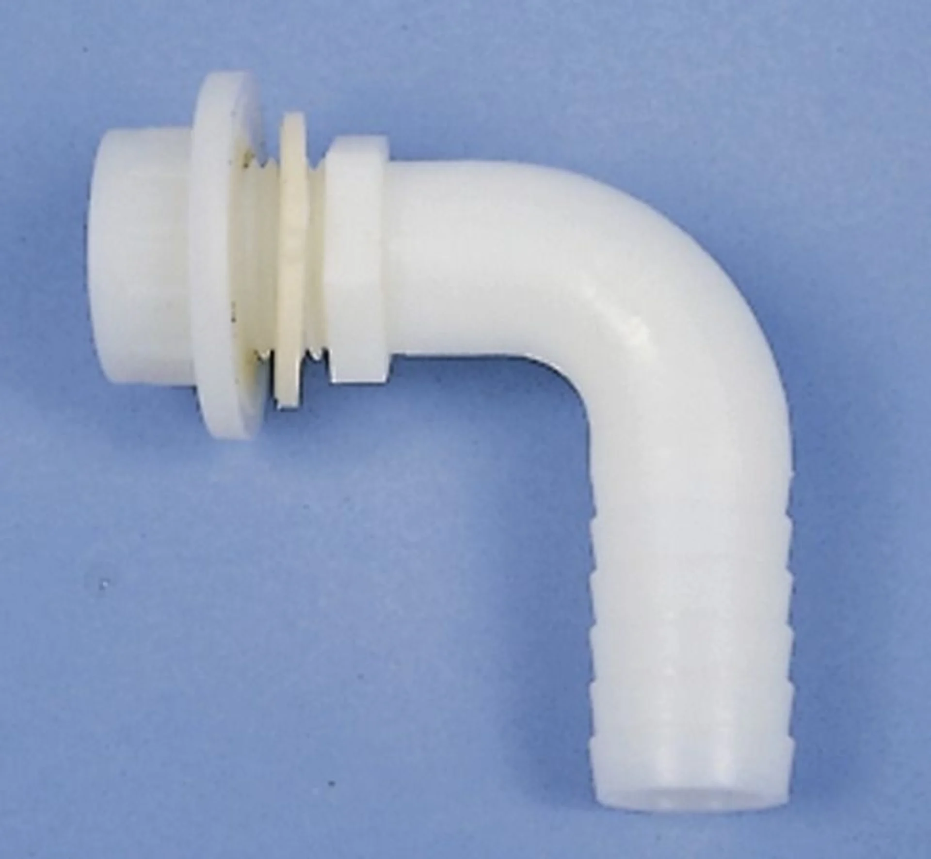 Gewinkelte Tankanschlussverschraubung für Abwasserschläuche mit einem Durchmesser von 19 mm