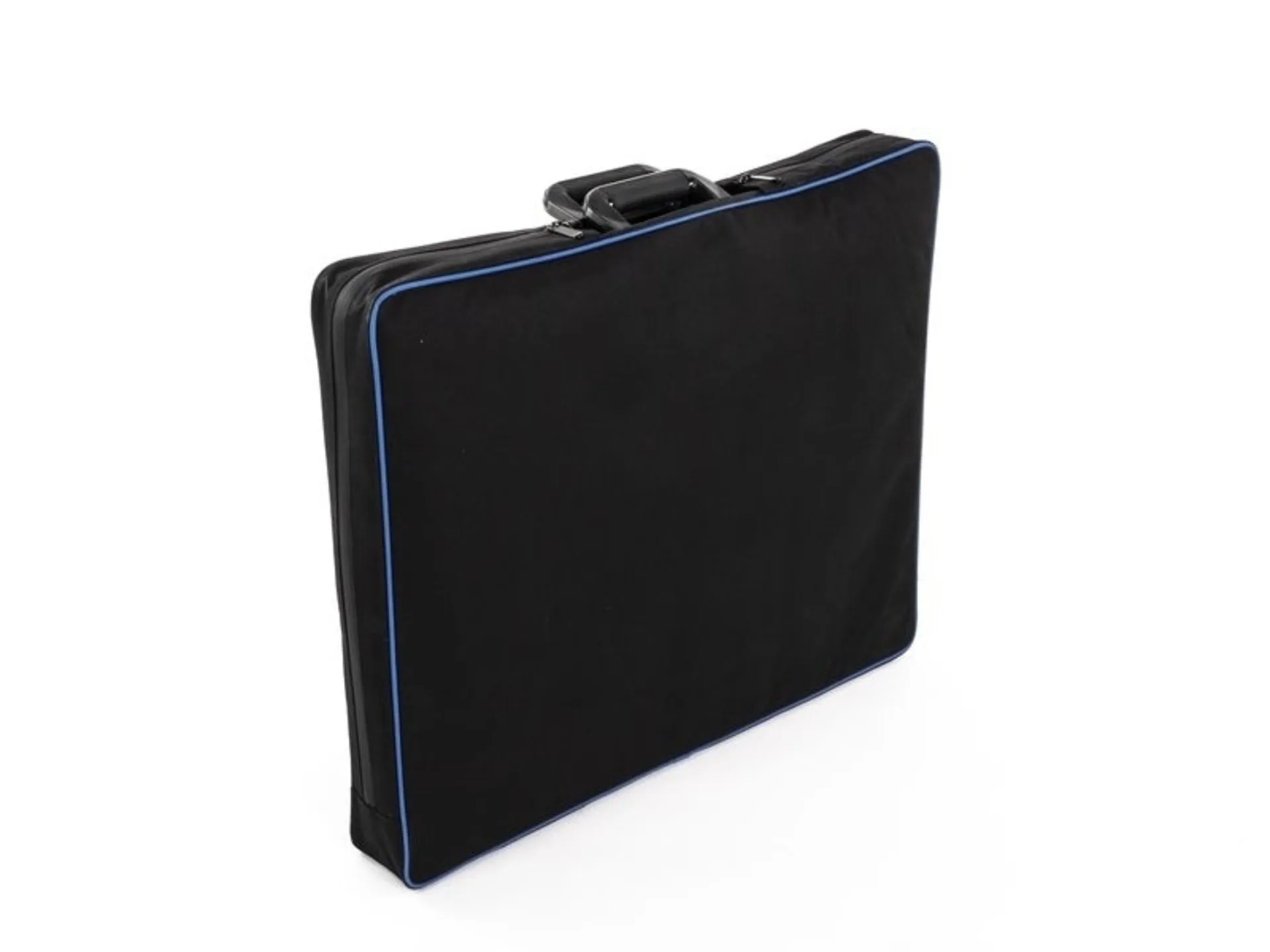 Kit valise solaire portable avec 130 watts de puissance et régulateur solaire