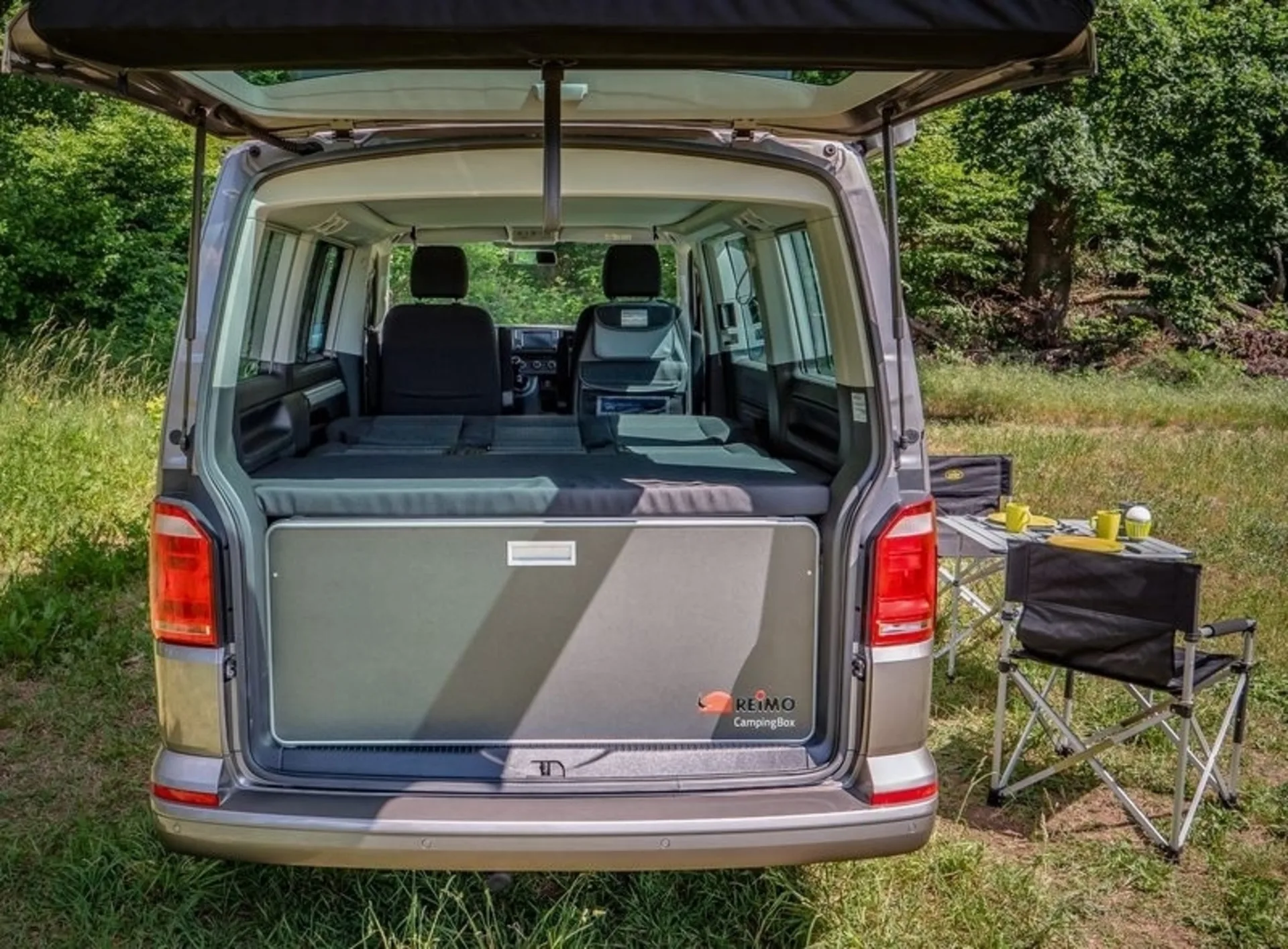 CampingBox für VW T6.1/T6/T5 Multivan und California Beach mit 3er-Originalsitzbank
