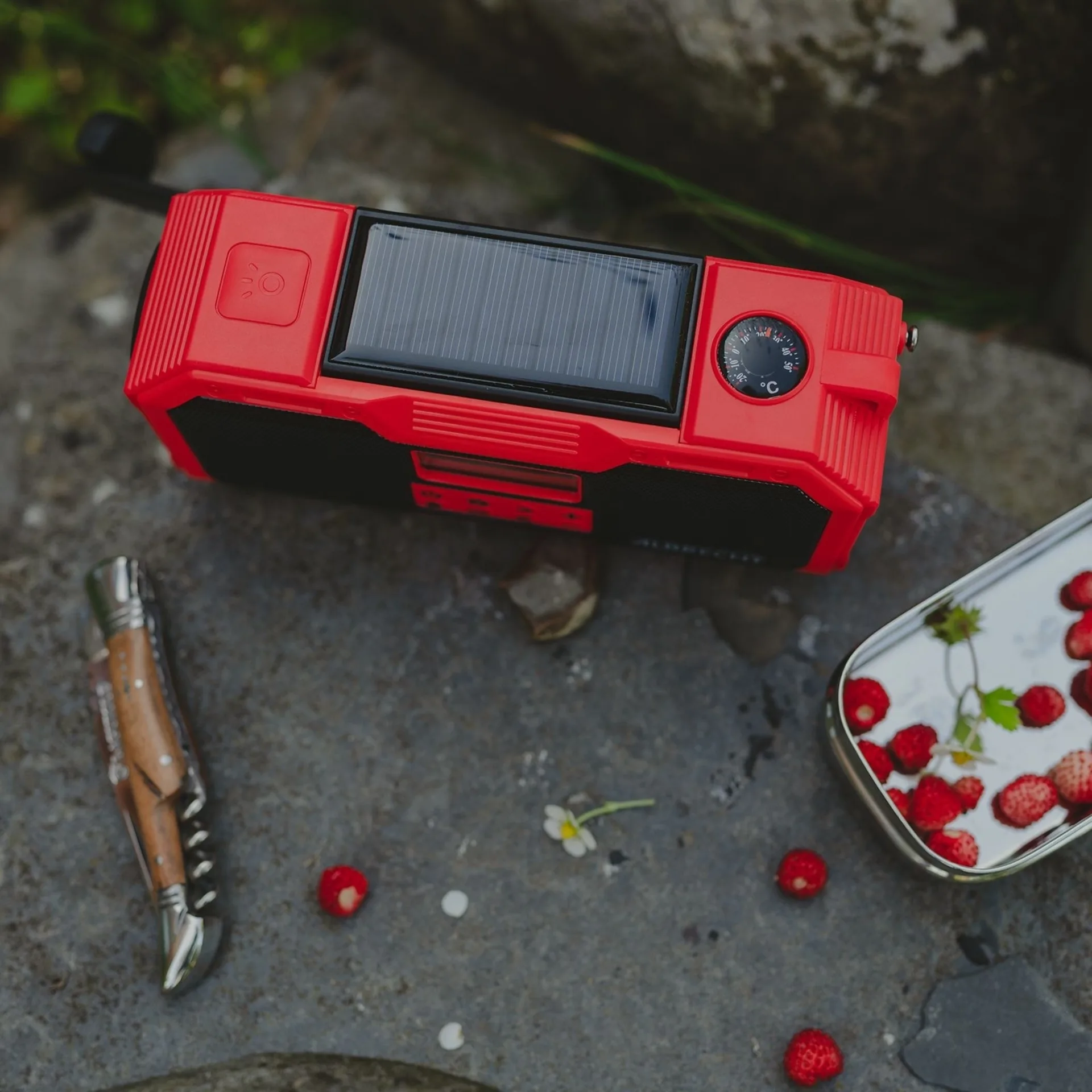 Albrecht DR 112 Radio à manivelle d'extérieur avec DAB Plus / module solaire / Bluetooth / fonction powerbank 4 Ah