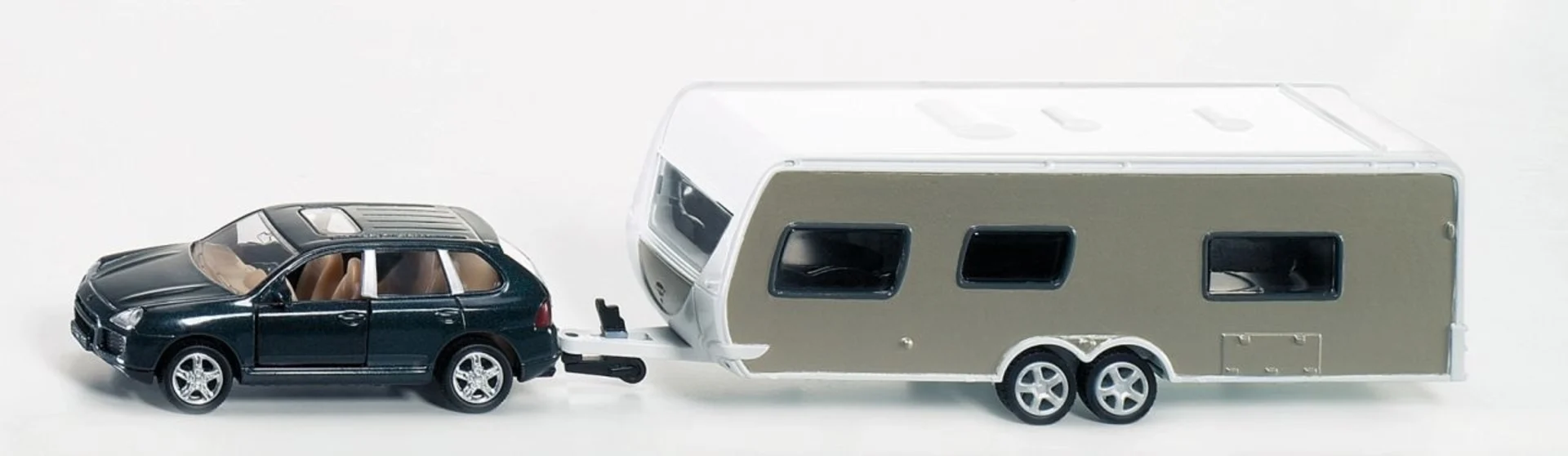 Voiture avec caravane FR2