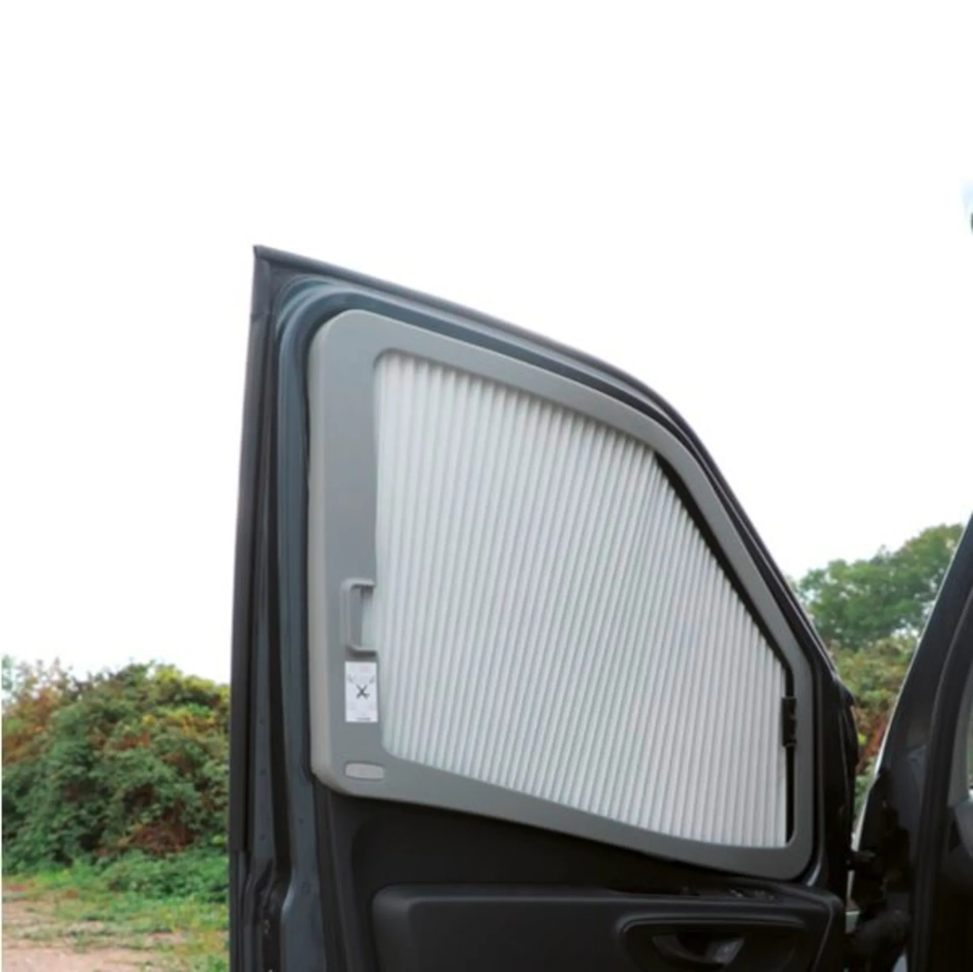 Remis Fahrerhausverdunkelung REMIfront III rechtes Seitenfenster (ohne Einstiegsgriff) für Mercedes-Benz Sprinter 2006 - 2018