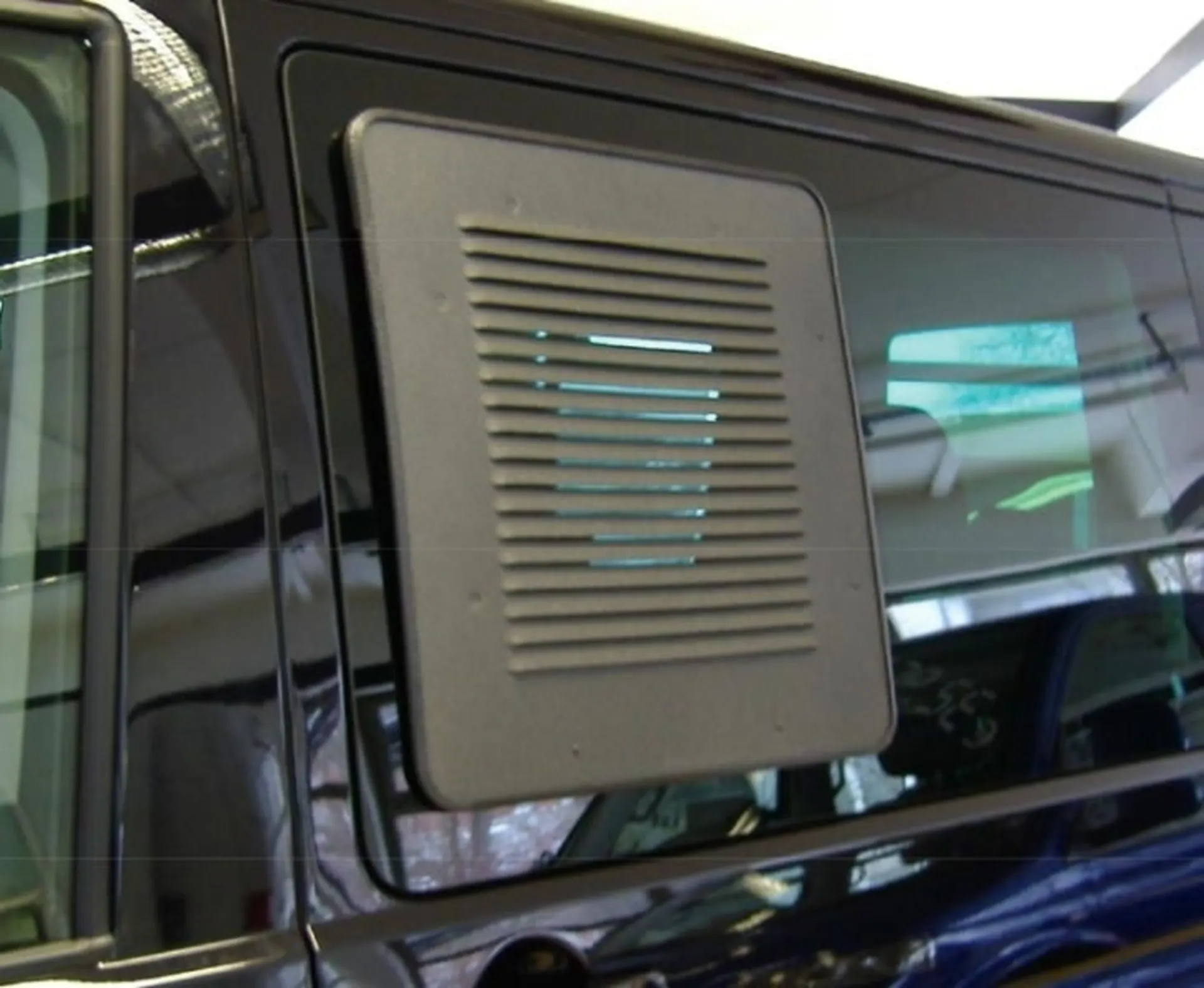 AIRvent grille d'aération pour VW T5/6 fenêtre coulissante droite en anthracite structure exclusive