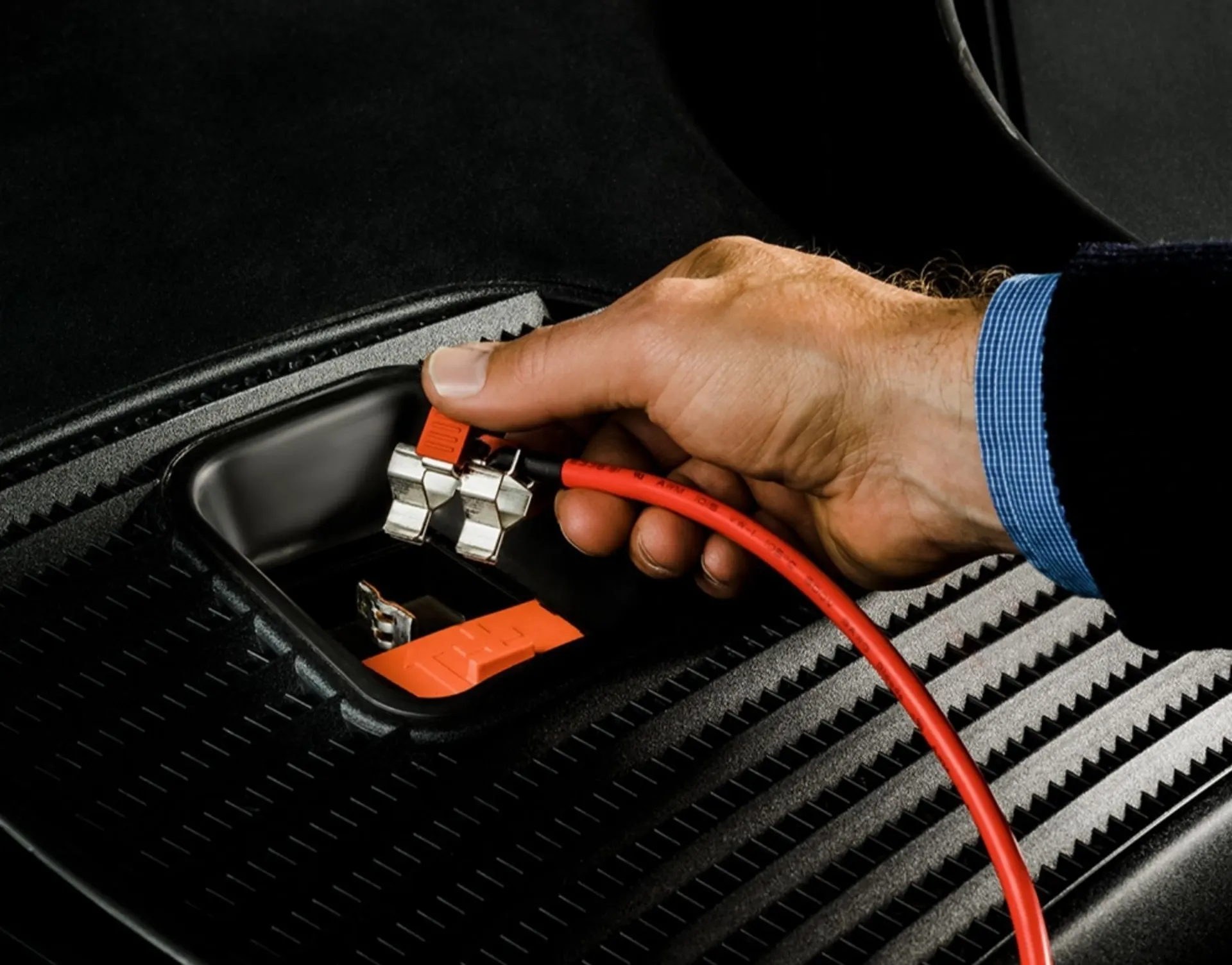 DEFA - Showroom Batterieladegerät 12 V 50 A