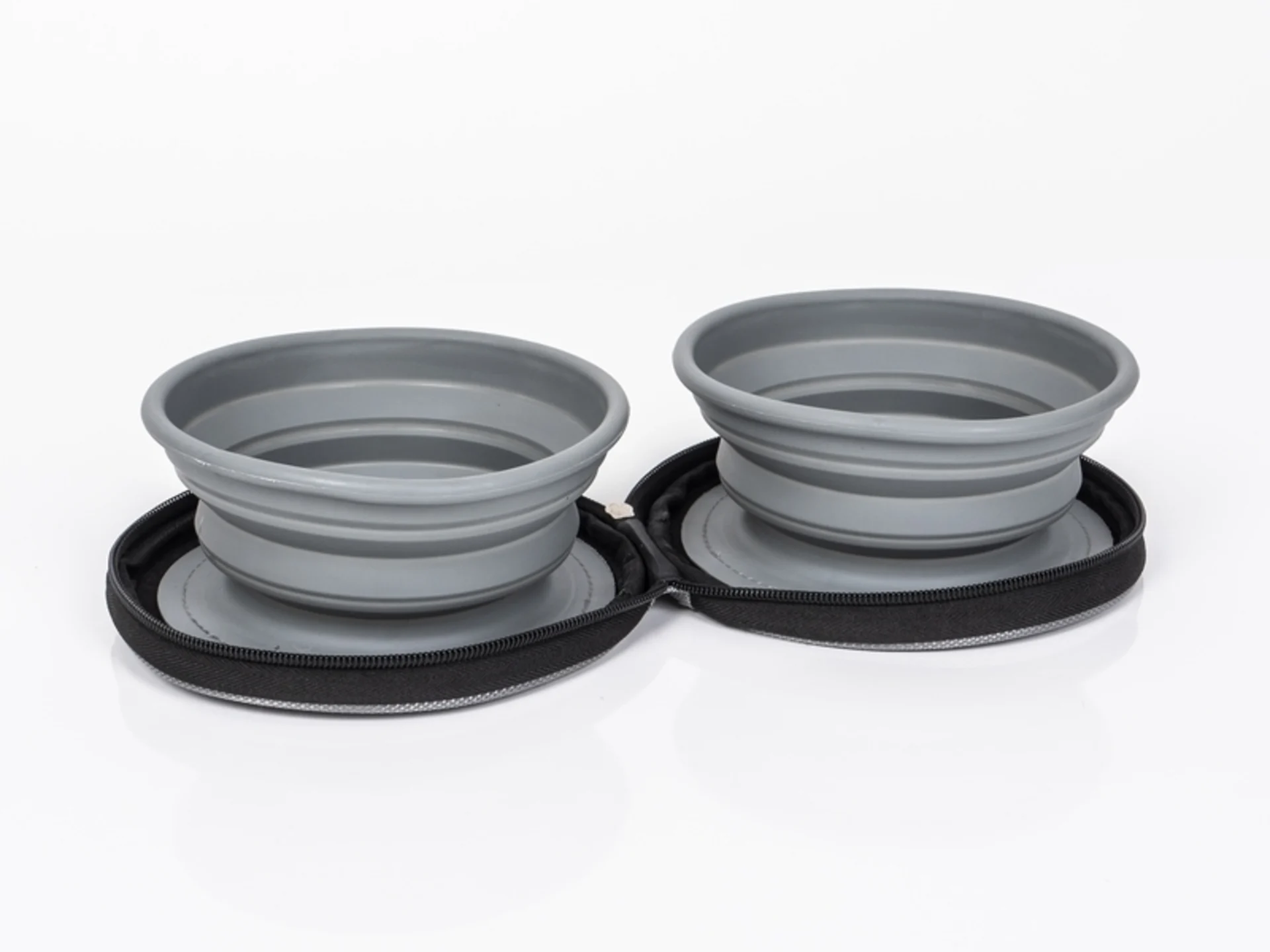 Gamelle pour chien LUCY avec 2 godets en silicone pliables pour les déplacements Gamelle pour chien LUCY avec 2 godets en silicone pliables pour les déplacements