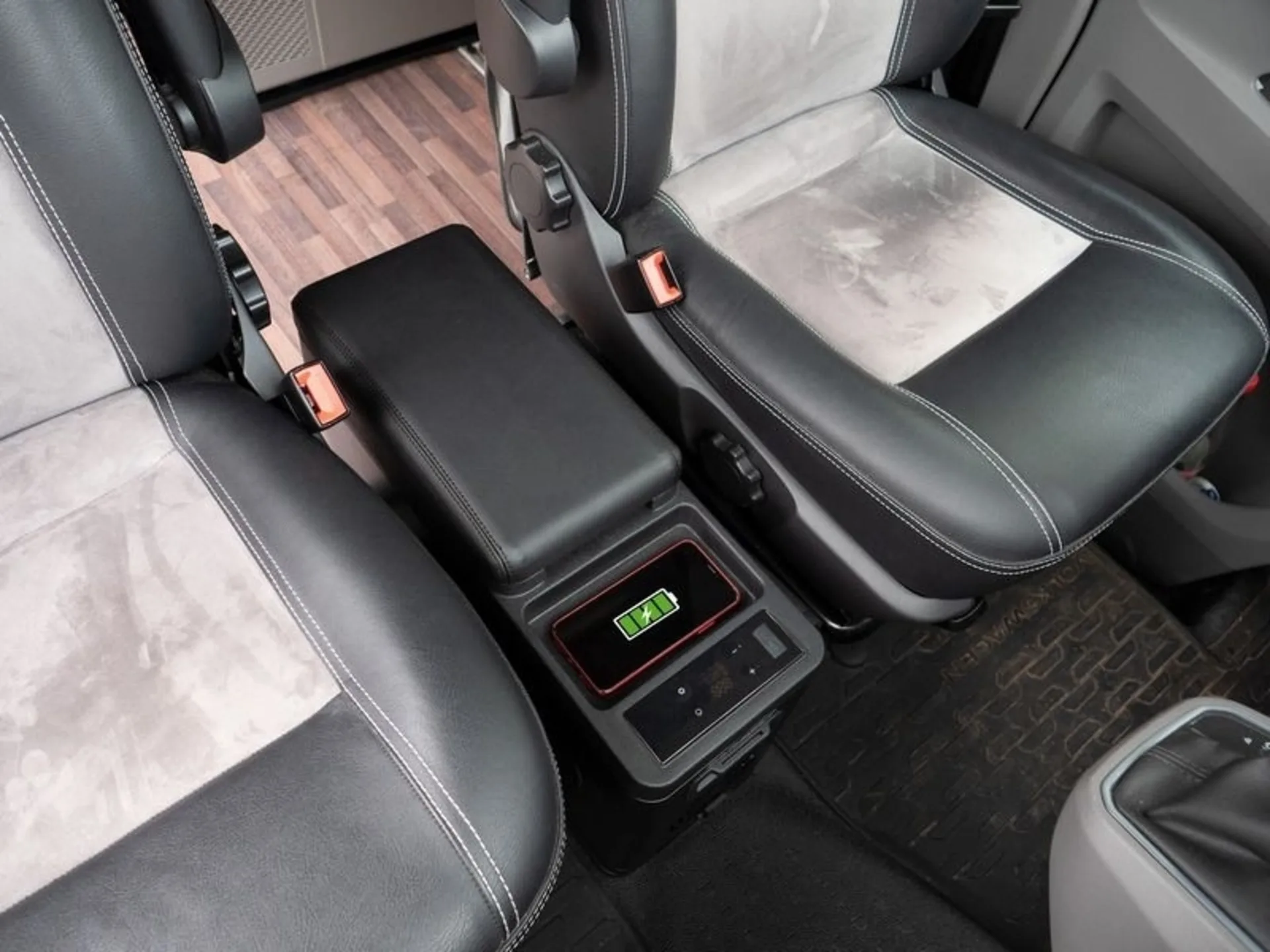 Carbest Kompressor-Kühlbox mit Mittelkonsole für Minicamper und Vans