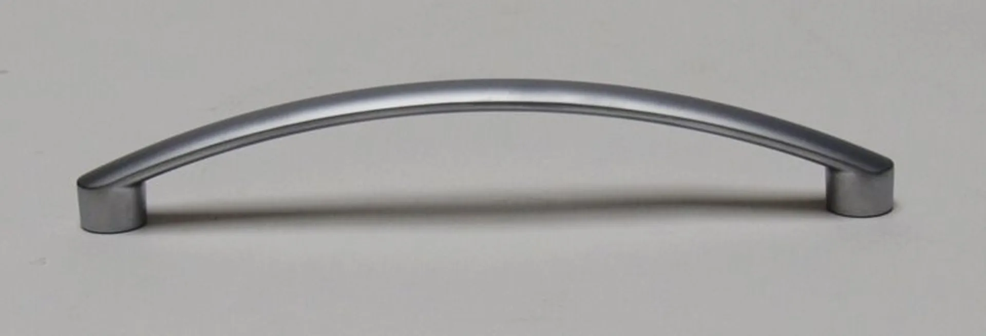 Poignée de porte rabattable en design chromé mat