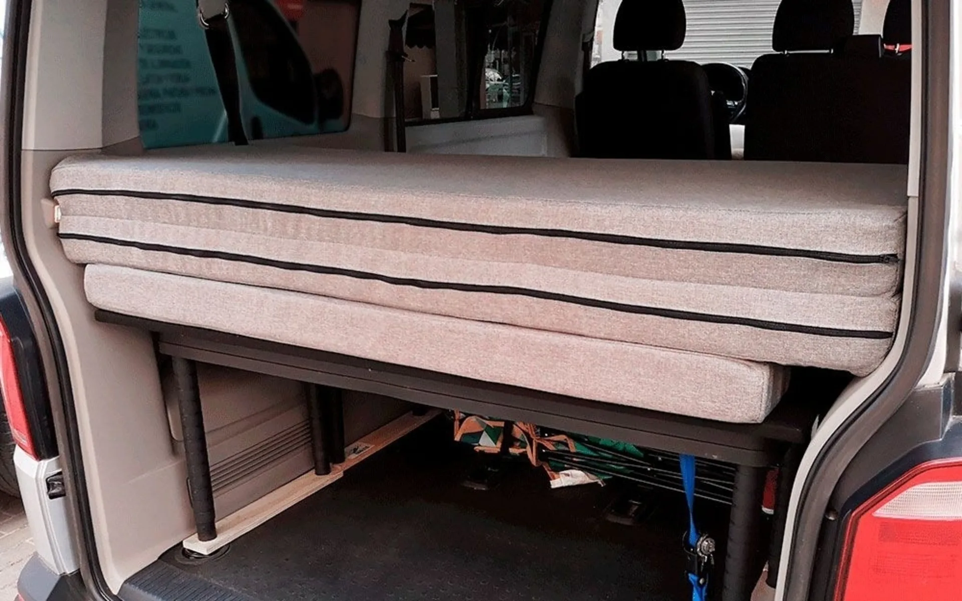 K`Foam Faltmatratze mit Visko für Hinterraum VW T5 / T6 / T6.1 Multivan, Caravelle und California Beach