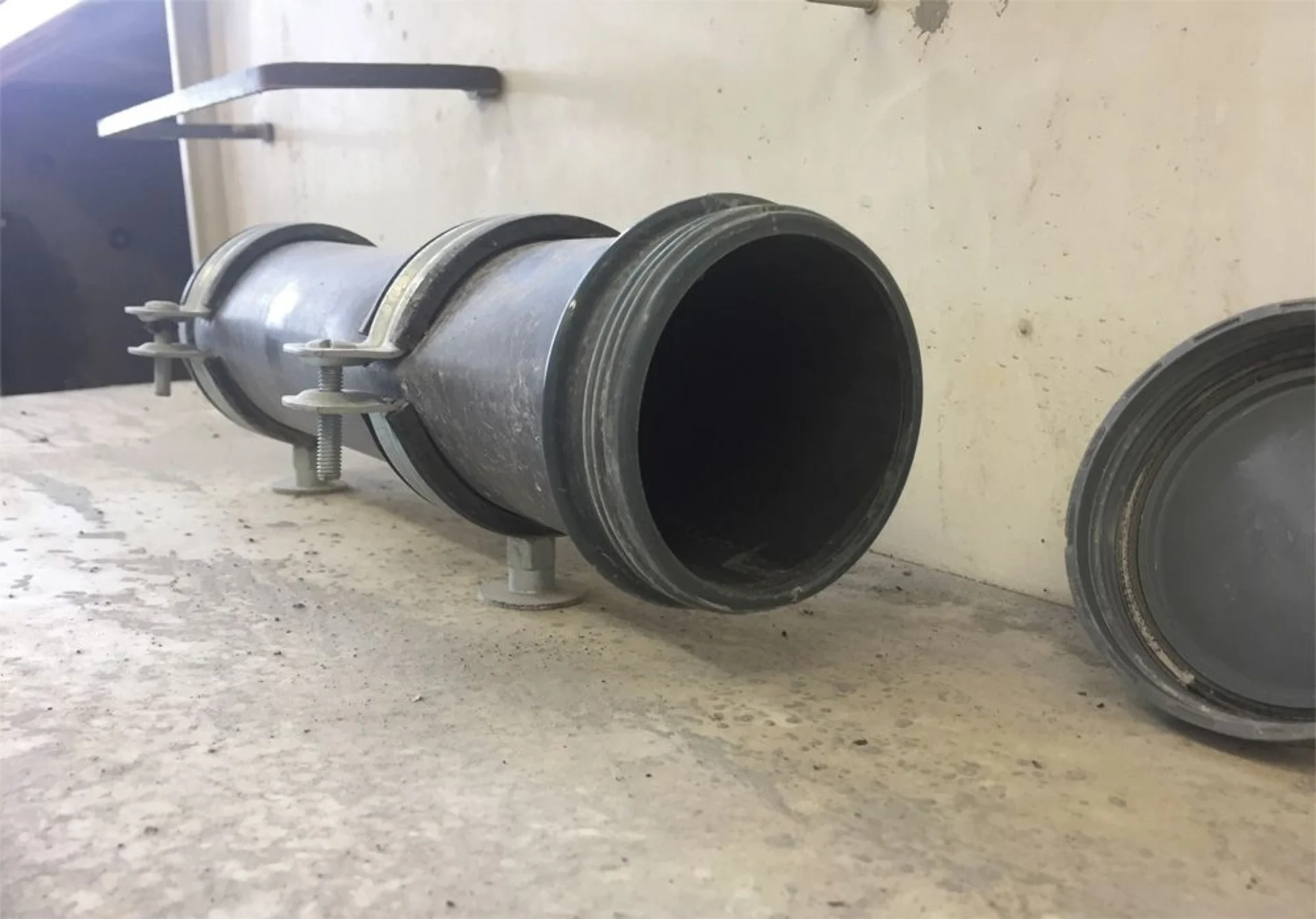 Rohrschelle mit Gummi MP-L-I 73-82 M8/M10