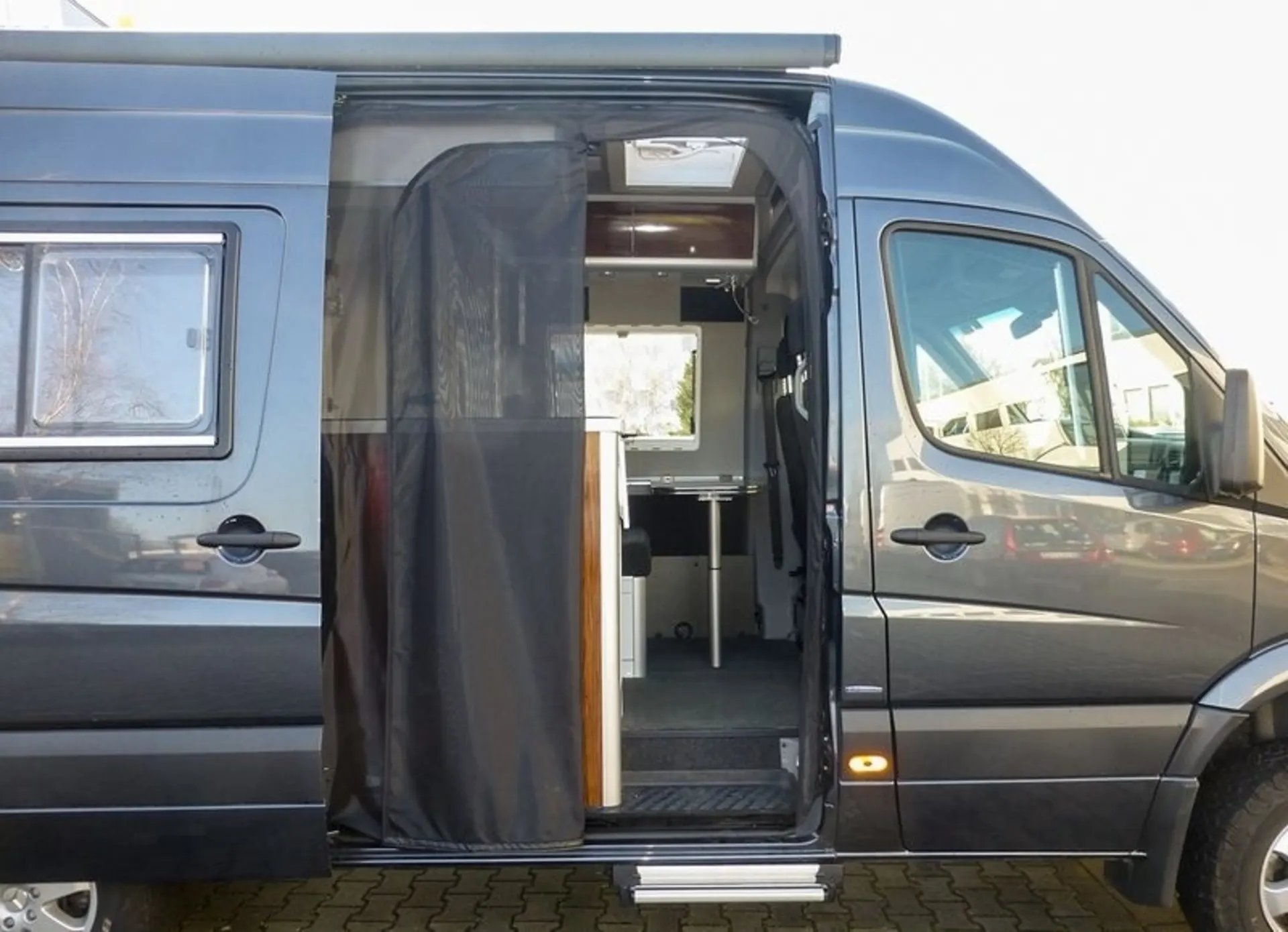 Moskitonetz für Schiebetür von Mercedes-Benz Sprinter und Volkswagen Crafter mit Serienhochdach