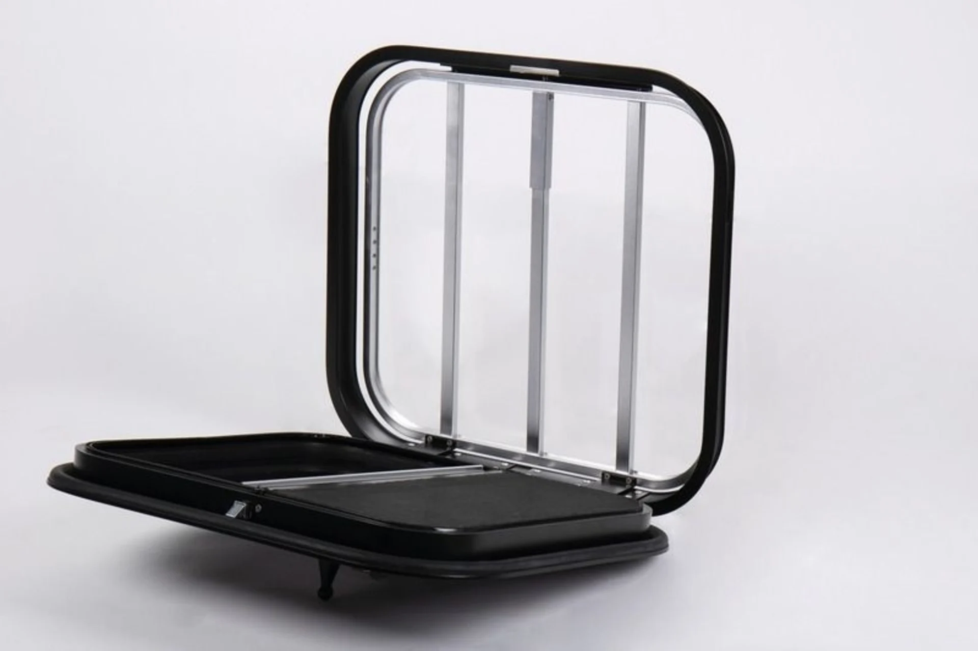 Fenêtre coulissante pour van pour chevaux de RW-Trailer avec grille et verrouillable