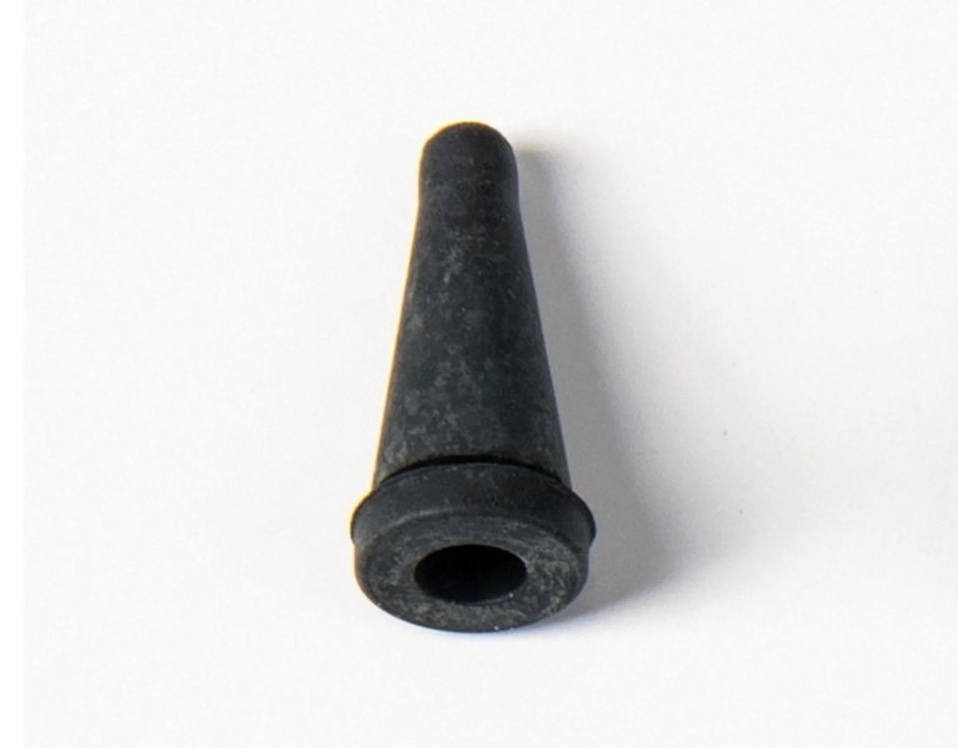 Douille basse en caoutchouc pour grille de support de pot
