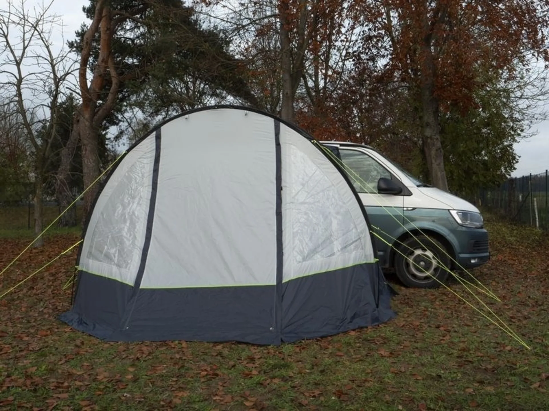 Busvorzelt Tour Easy Young 2 mit Anbauhöhe von 180-220cm