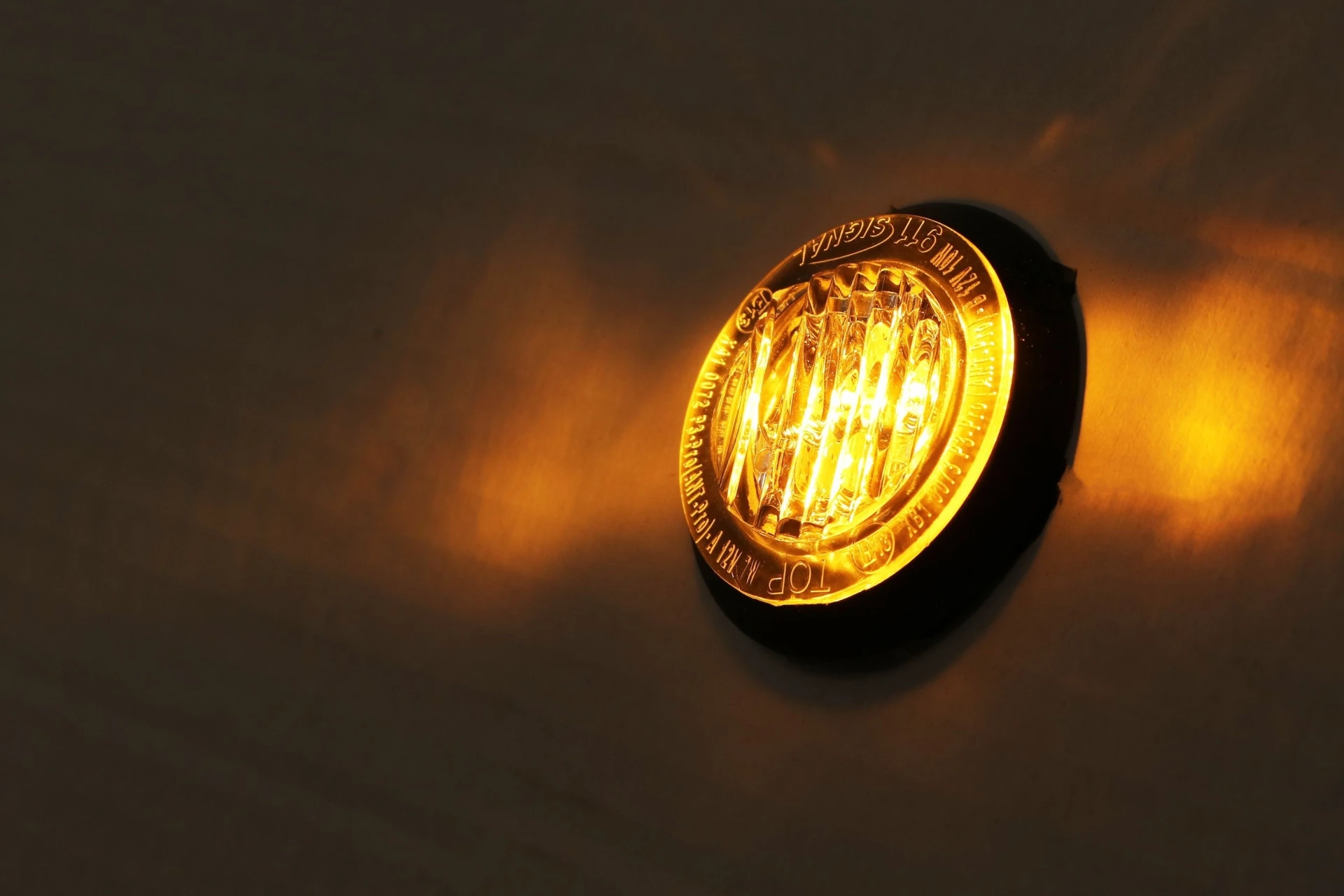 Feu à éclats LED, jaune, ECE-R65, 12/24 V