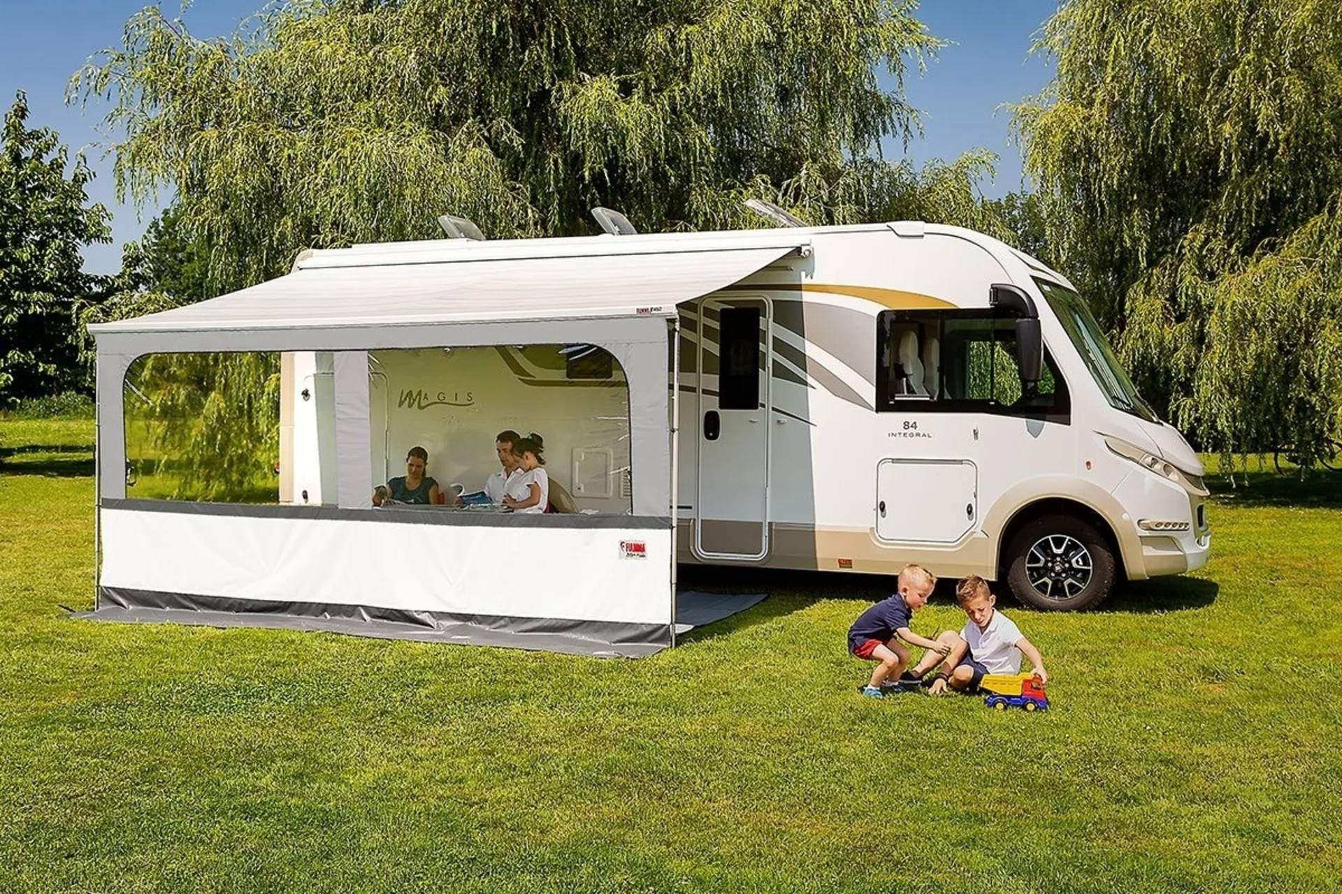Fiamma Blocker Pro Vorderwand mit großem Fenster 500
