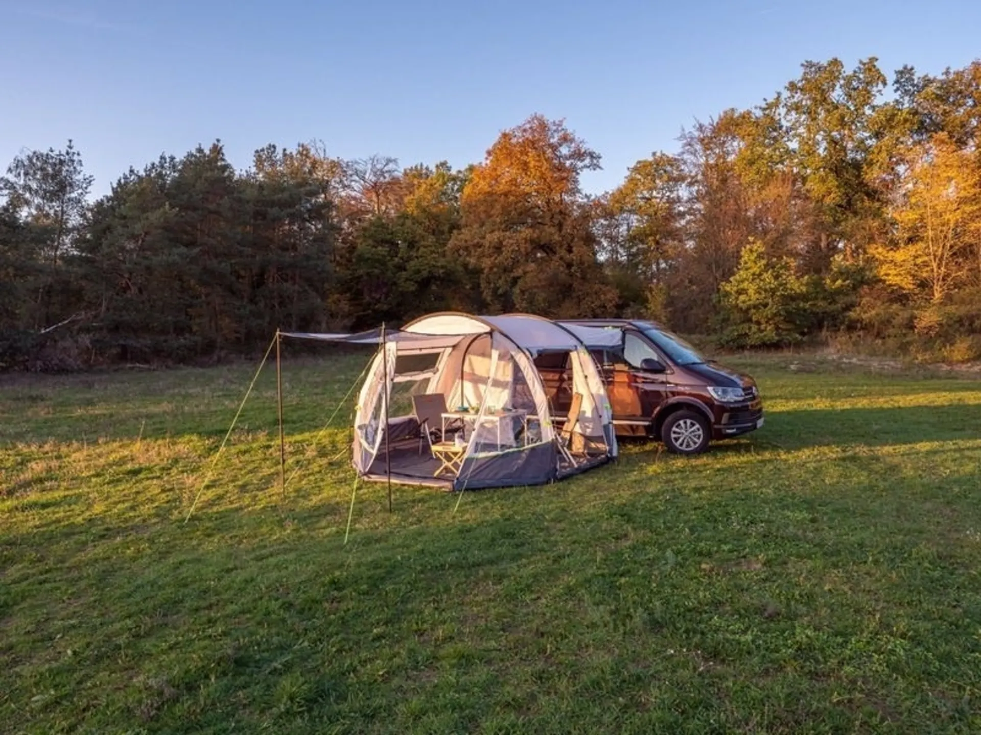 Tour Easy 4 Freistehendes Universal-Heckzelt mit Anbauhöhe 180-200cm