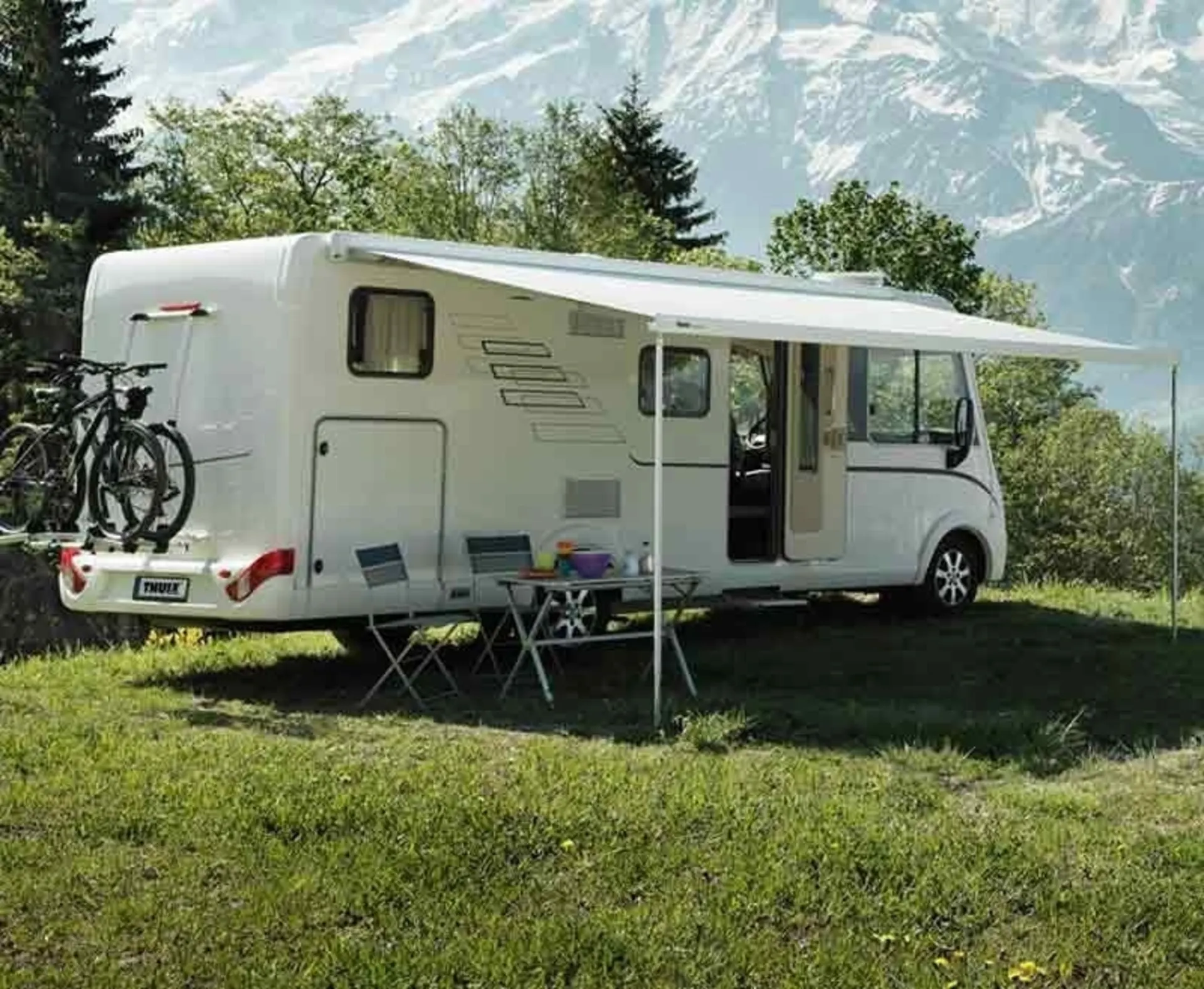 Thule Omnistor 8000 6m BlueSky Seitenwandmarkise mit weissem Gehäuse