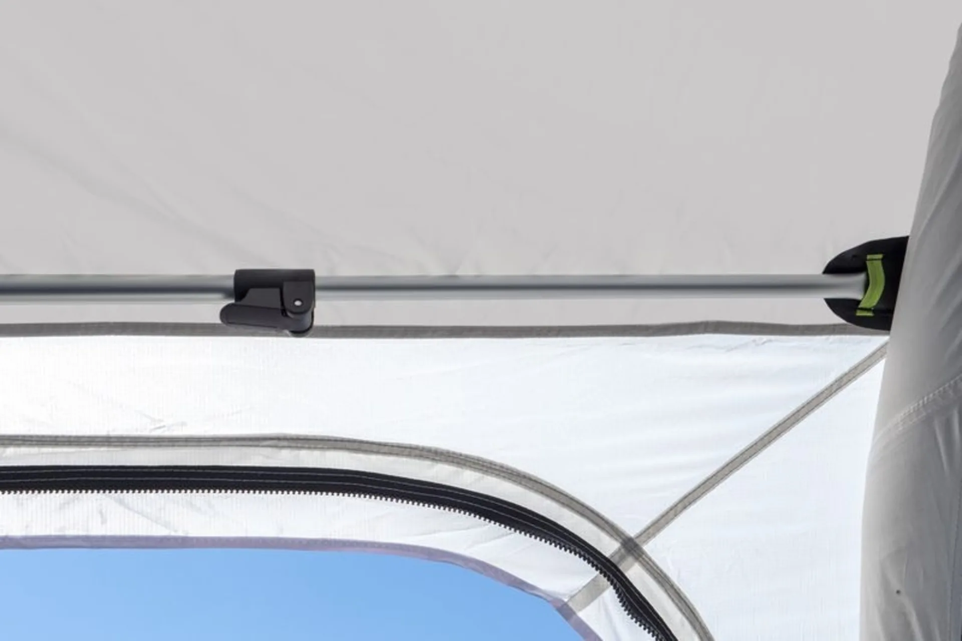 Adria Action Air 391 - Luft-Sonnensegel und Vorzelt