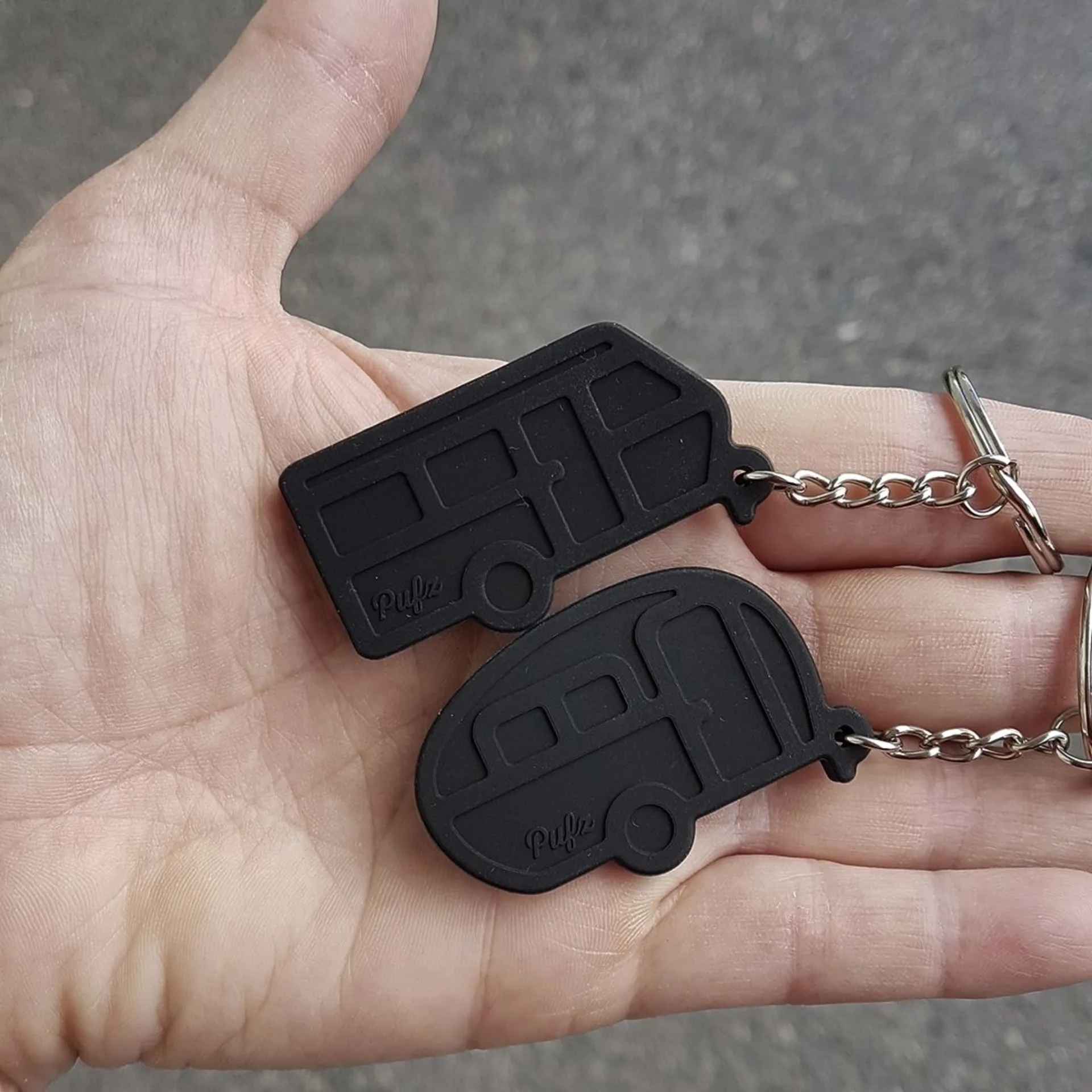 Pufz : porte-clés caravane rétro noir Pufz : porte-clés caravane rétro noir