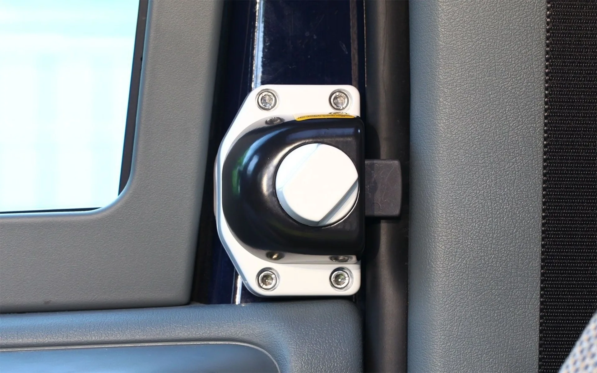 Serrure à pêne dormant HEOsafe pour portes de cabine (Ford Transit 2006 - 2013)