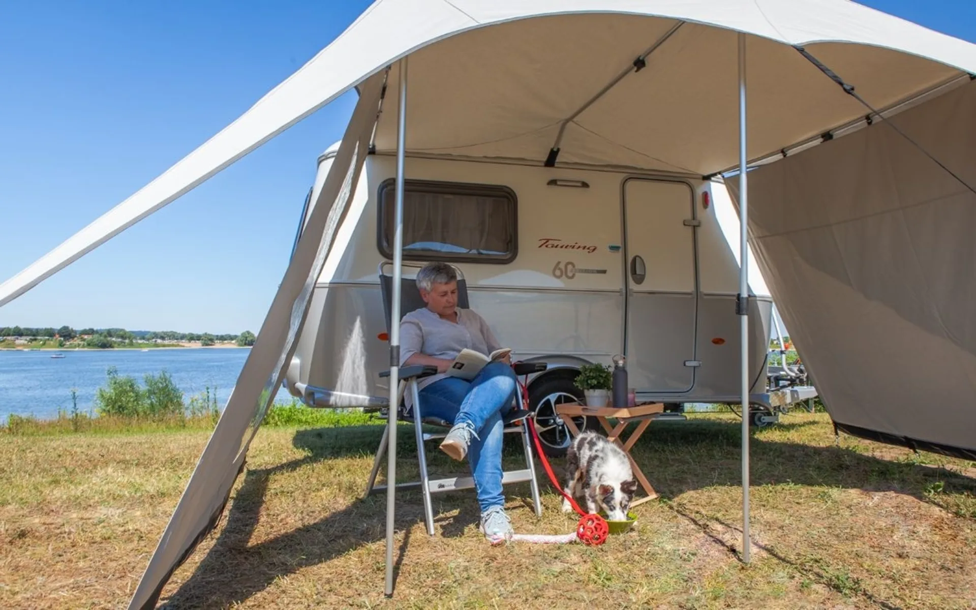 Campooz Caravanning Travelling Seitenwand geschlossen beige Campooz Caravanning Travelling Seitenwand geschlossen beige