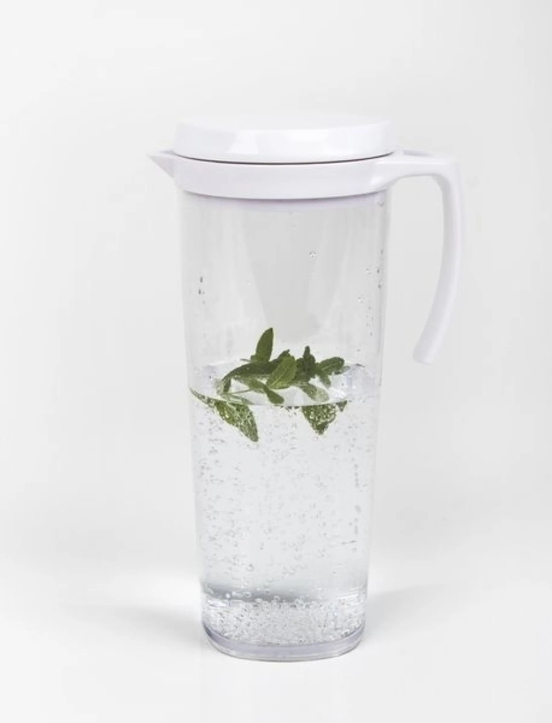 Krug mit Schraubdeckel und 4 Gläser aus SAN, 1.5 Liter Krug und 0.25l Gläser